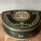 Old large leather jewelry box with a central medallion, XIX century, Napoleon III
