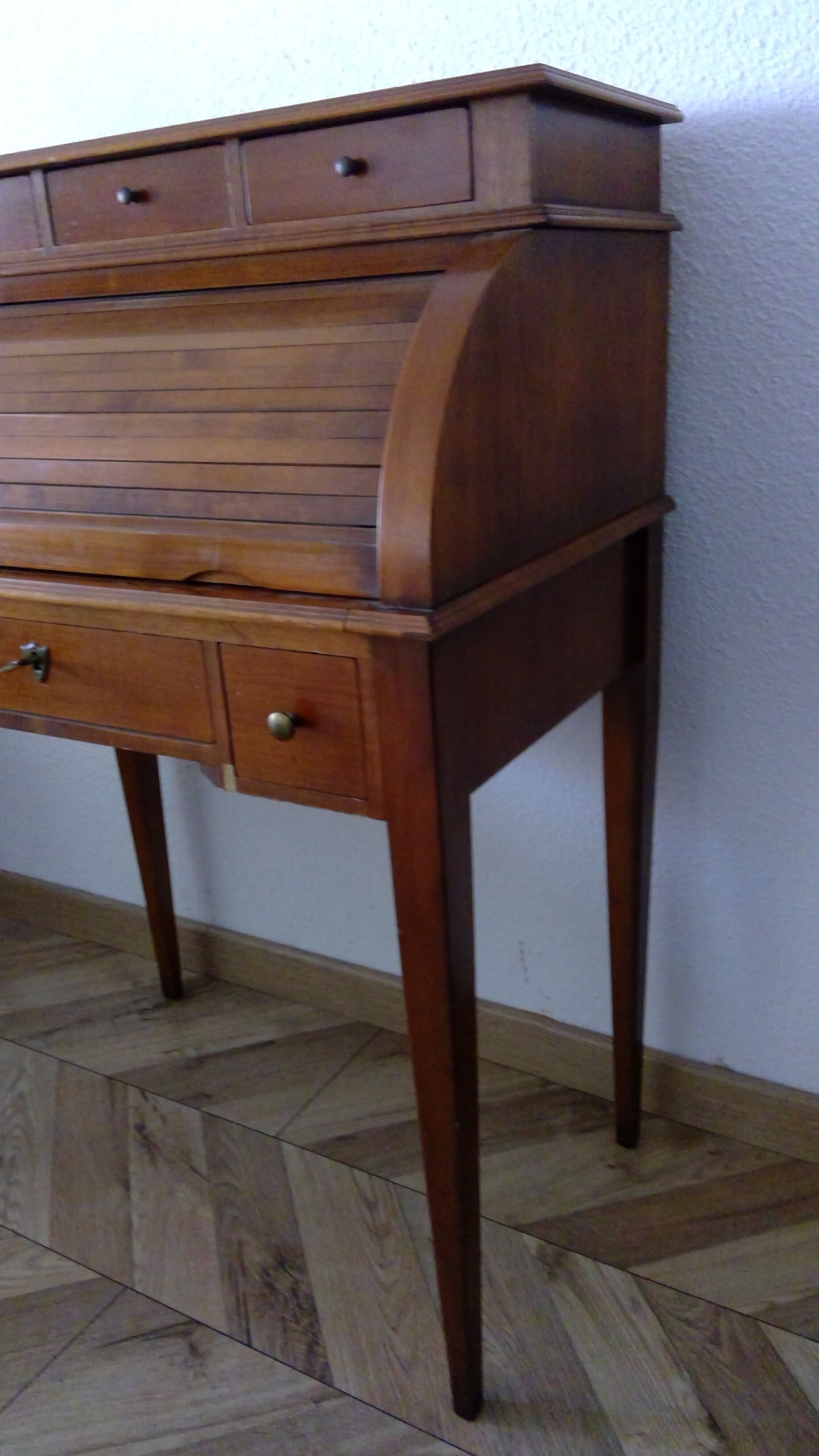 Secretary cylinder
