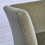 Canapé danois 2 places des années 1970, revêtement en velours, pieds en hêtre.