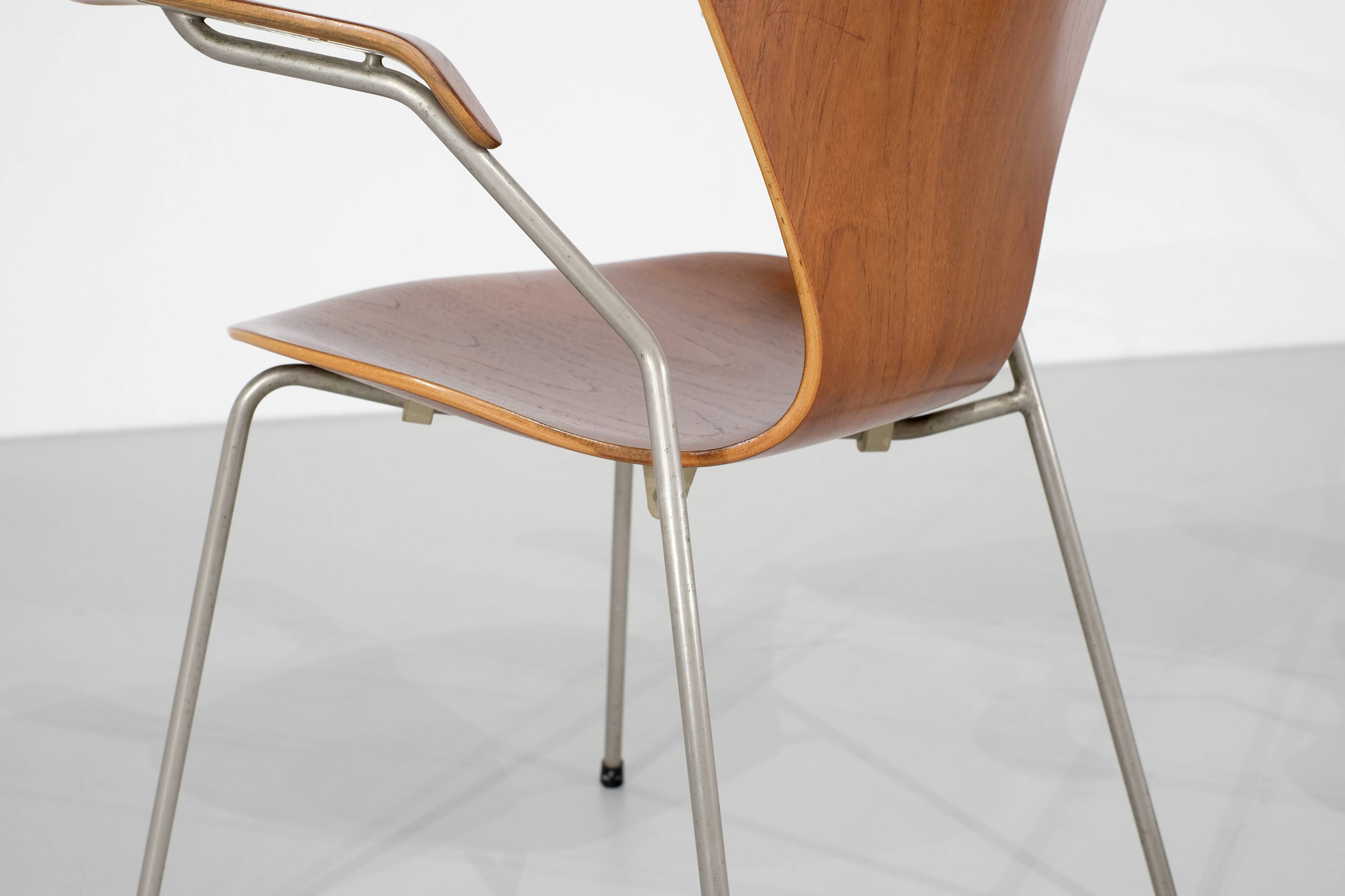 Model "3207" chair by Arne Jacobsen for Fritz Hansen, Denmark 1955.