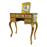 Venetian dresser from the 1960s/70s in carved wood with floral motifs.