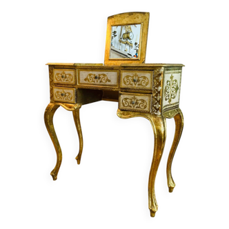 Venetian dresser from the 1960s/70s in carved wood with floral motifs.