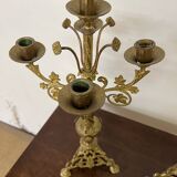 Paire d'anciens candélabres d'autel en laiton doré du XIX ème