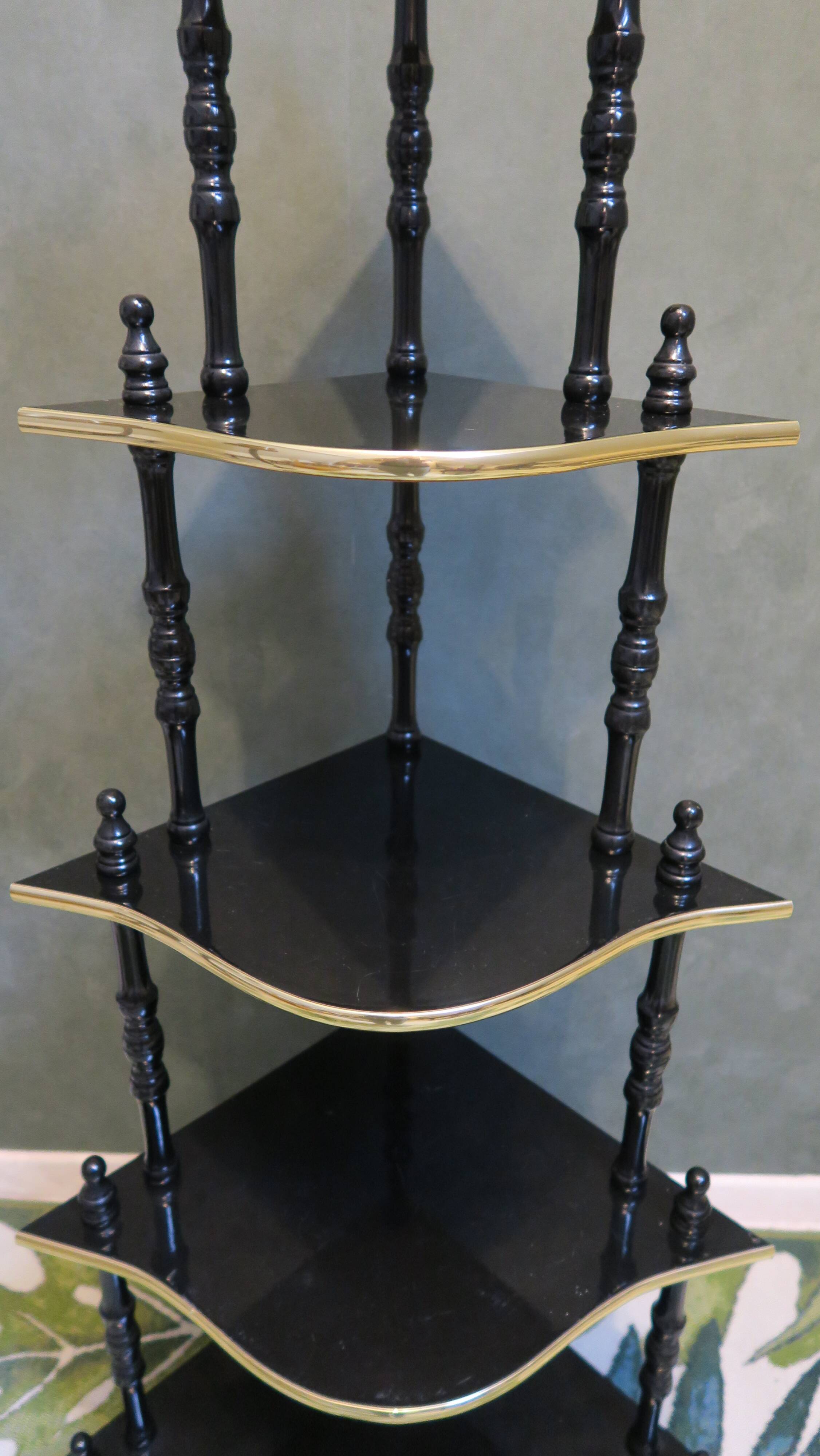 Hanging shelf, with two sides.