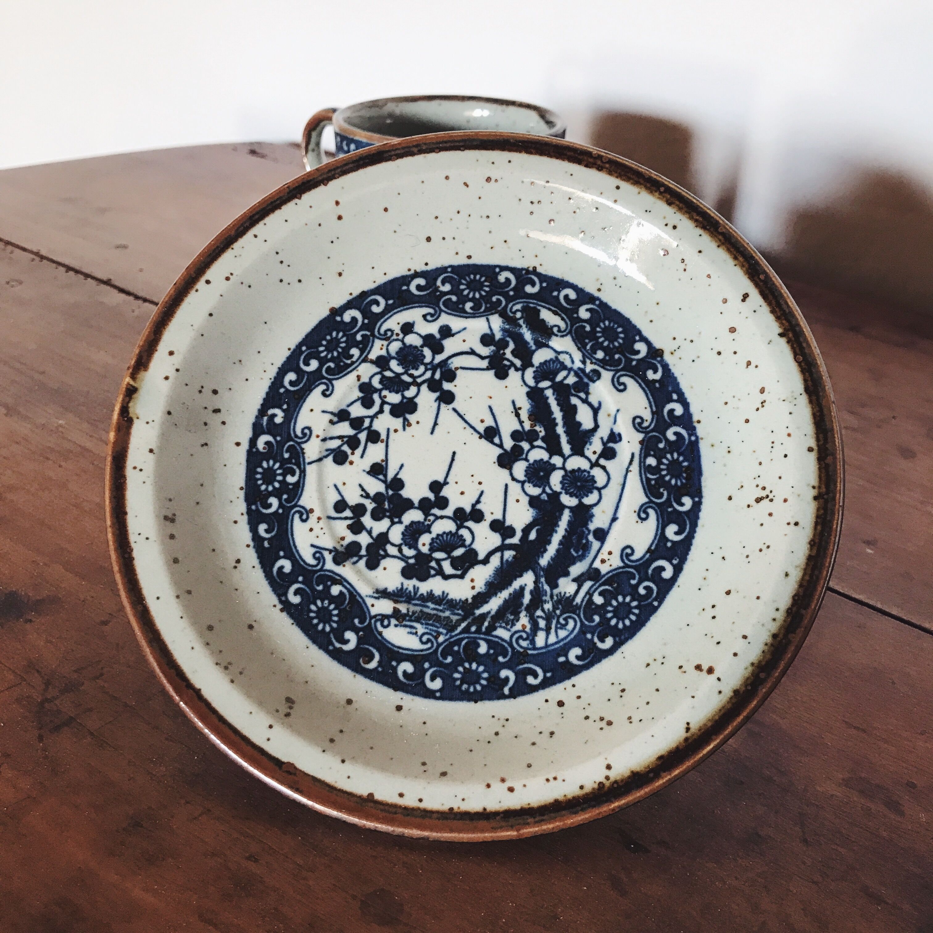 Pair of cups in blue décor