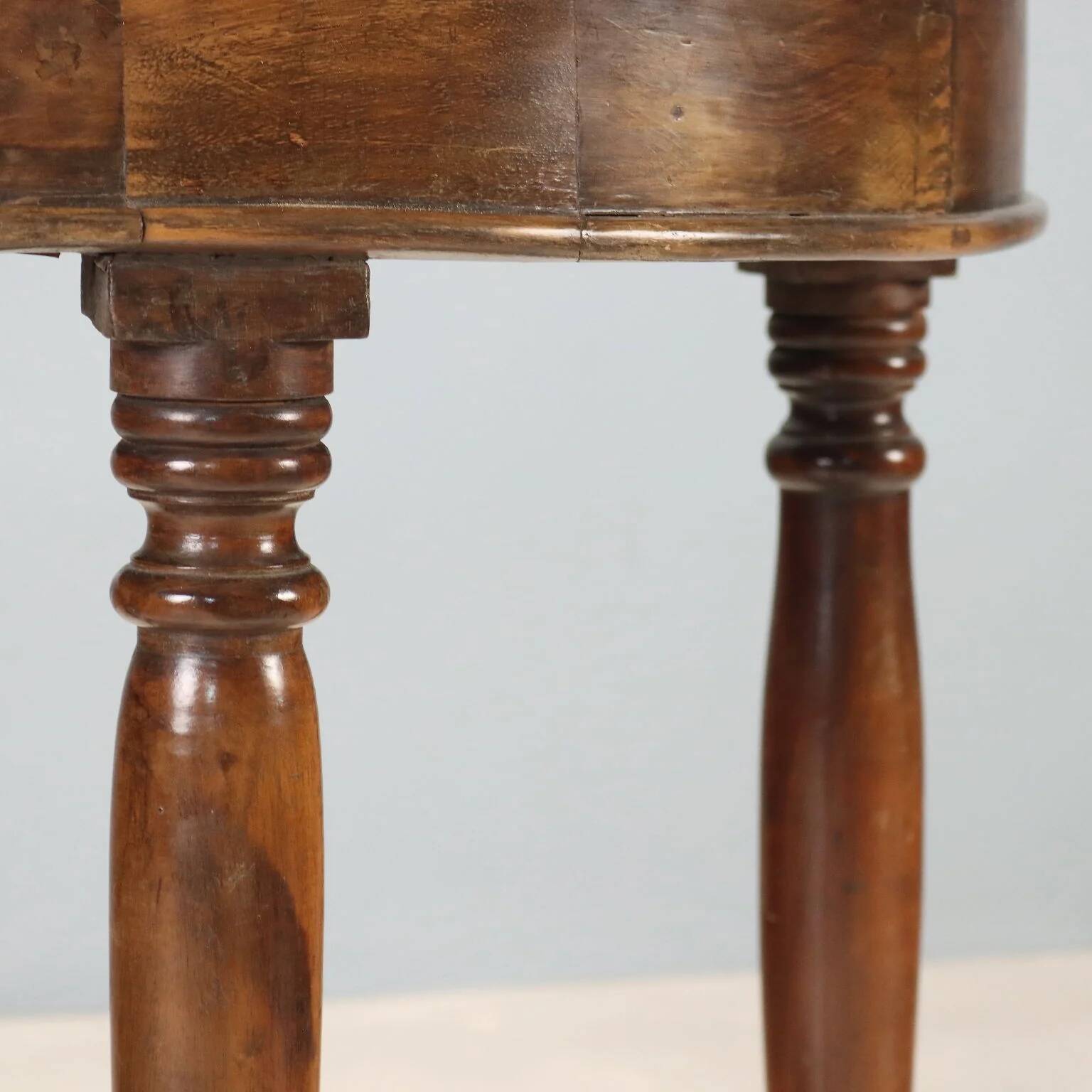 Half-moon console in walnut - Italy 19th century