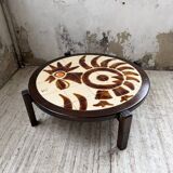 Round ceramic coffee table with “rooster” motif by Dan