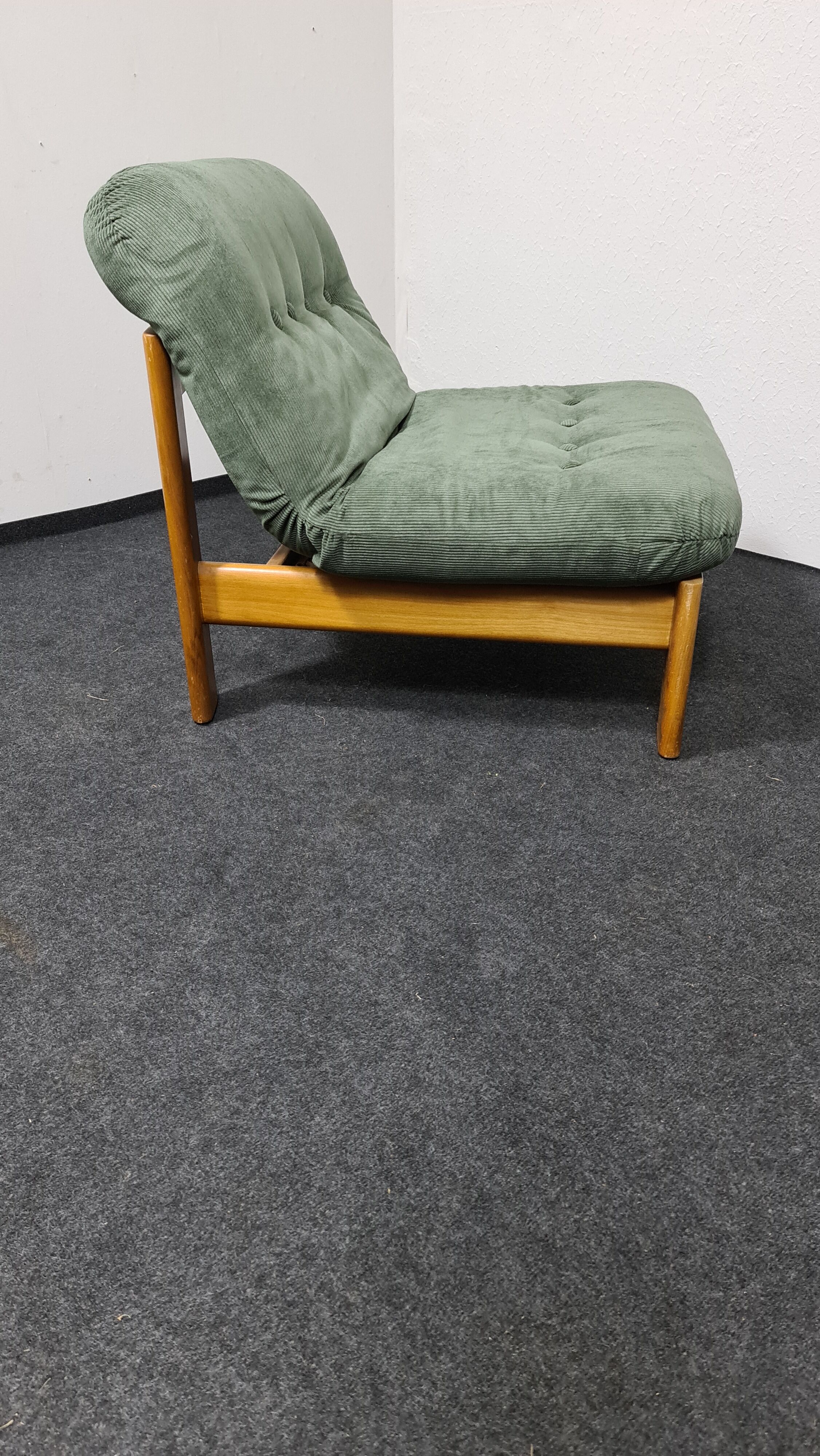 Vintage lounge chair