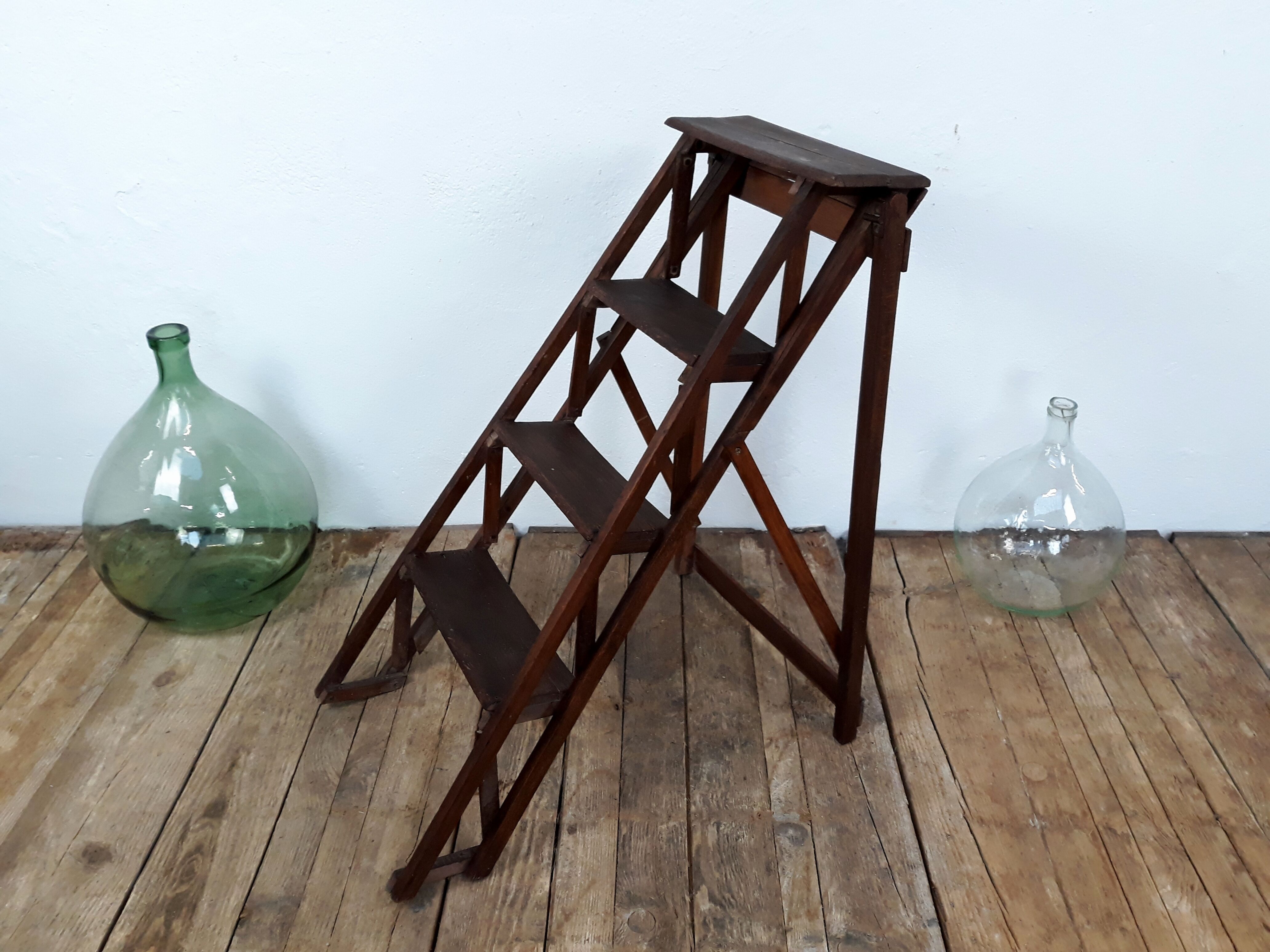 Former painter wooden stepladder