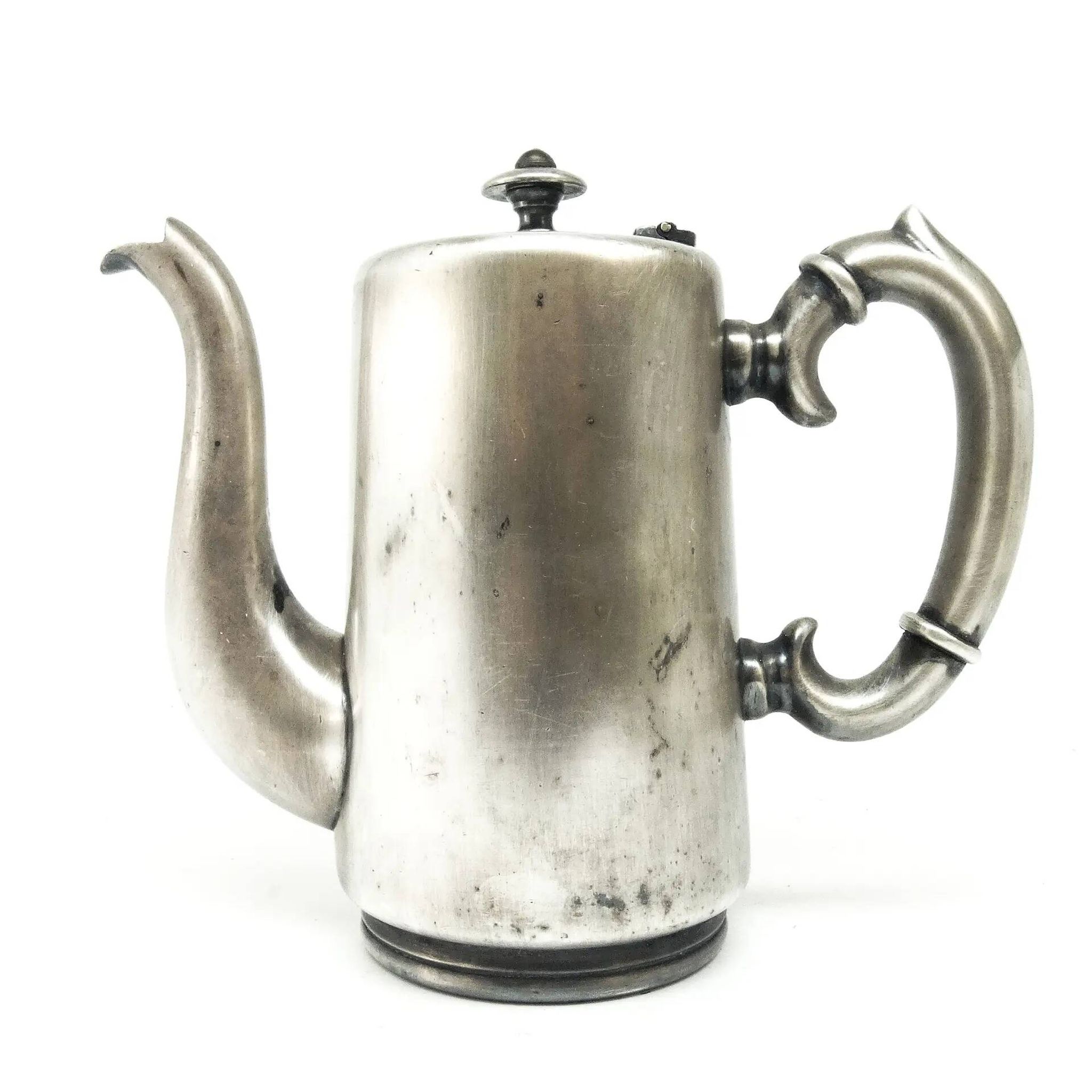 Cafetière d'hôtel, éclectisme, laiton argenté, Pologne, années 1920.