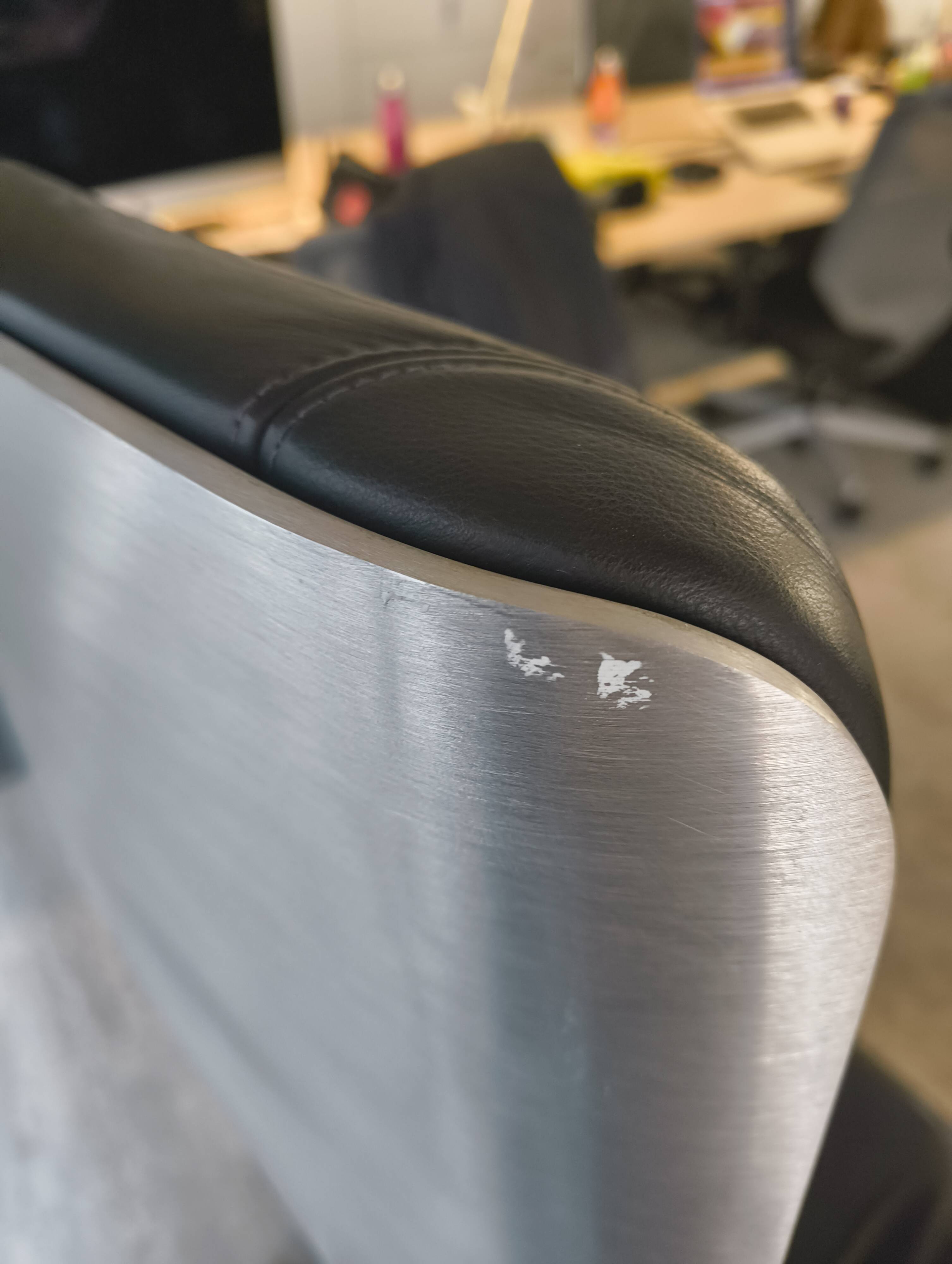Black leather executive chair - silver interstuhl