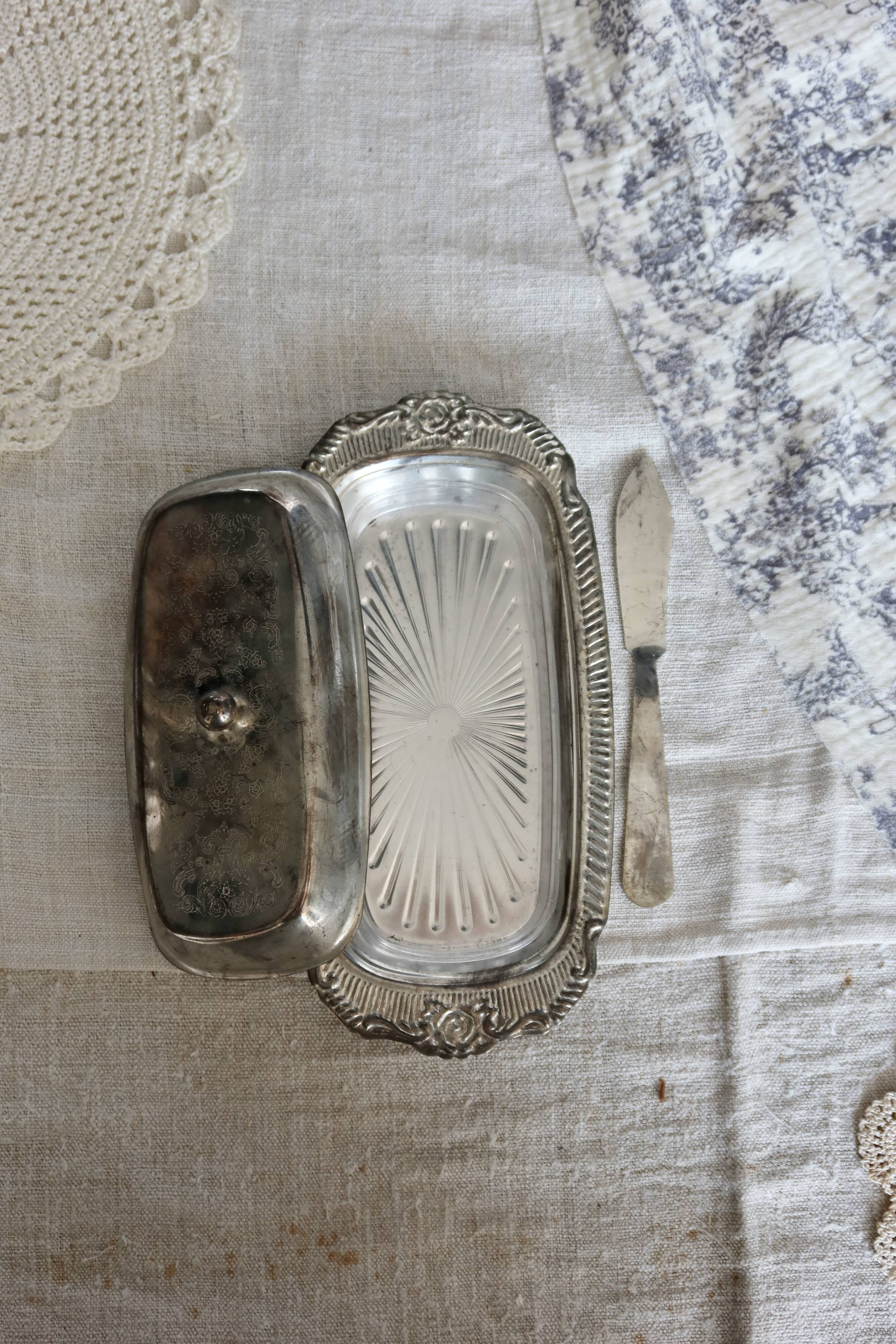 Vintage silver-plated butter dish in rococo style - Glass compartment - Knife