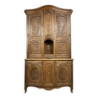 Louis XV curved recessed credenza in oak entirely carved around 1830