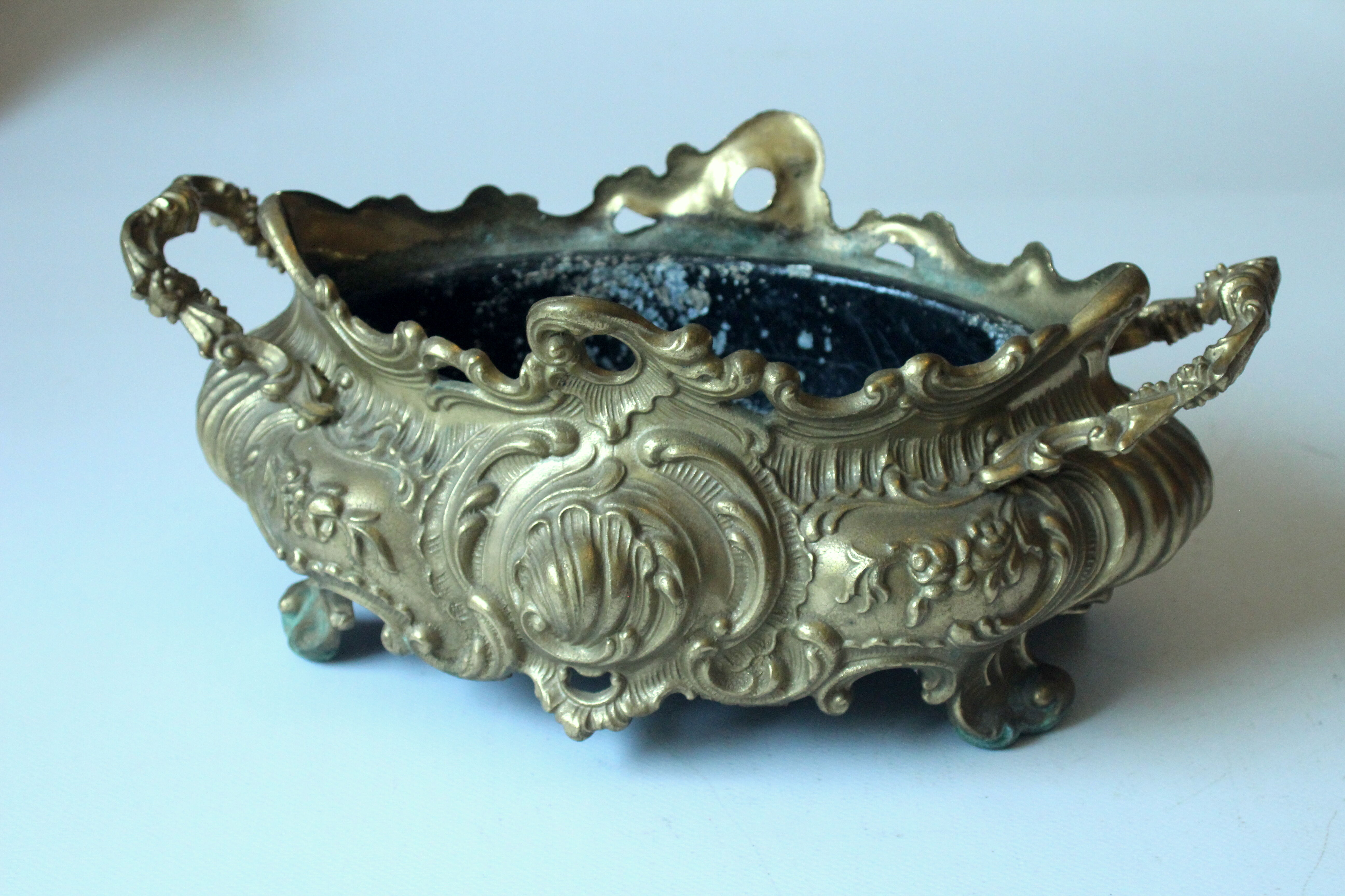 1900s Art Nouveau solid brass Jardinière with metal insert