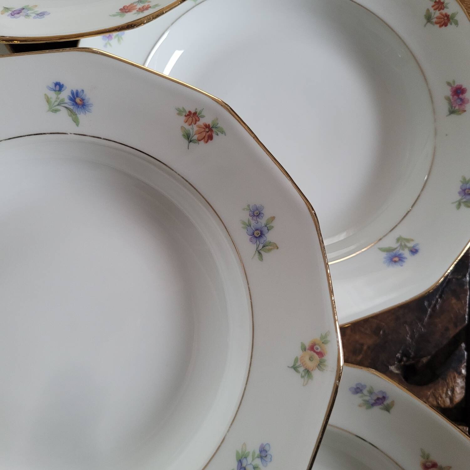 8 12-sided soup plates – floral porcelain with gold edging