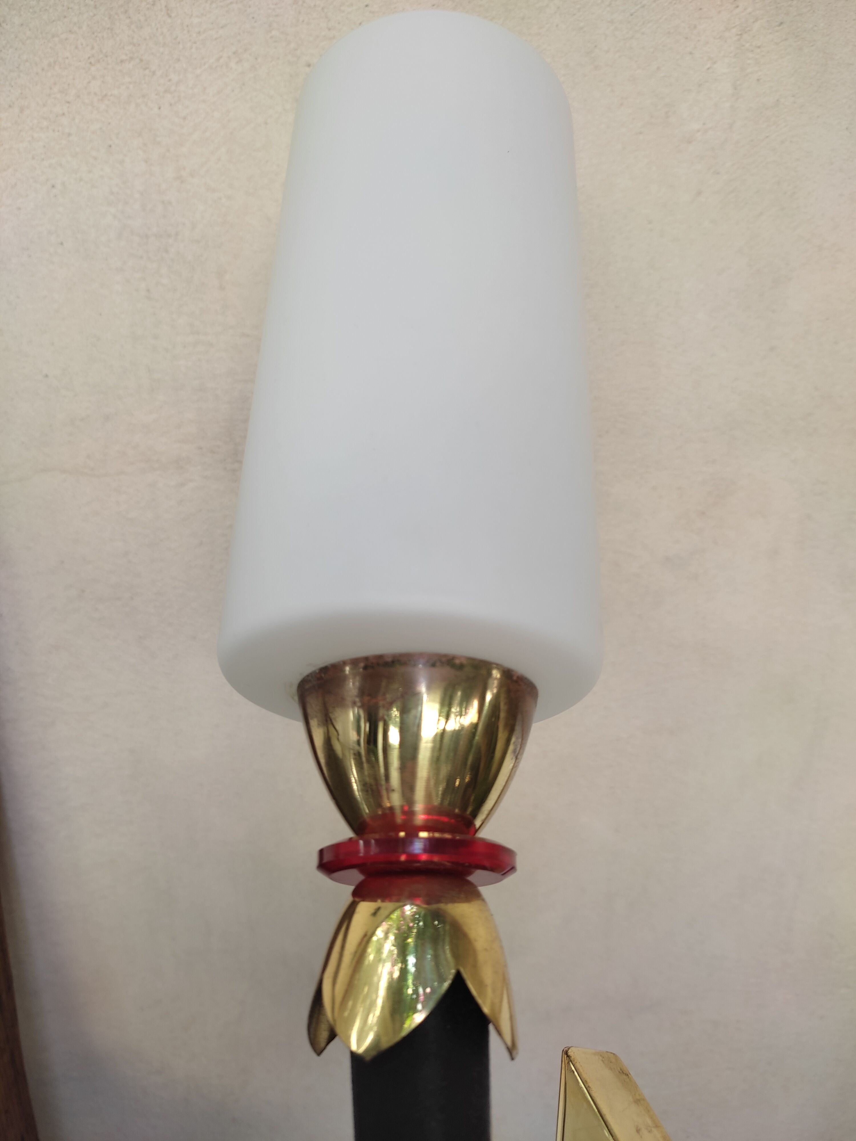 Flare wall with opaline