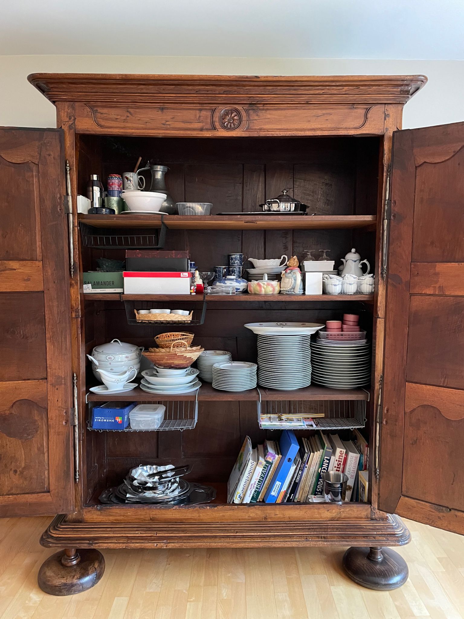 Eighteenth century castle cabinet in walnut Louis XIII style
