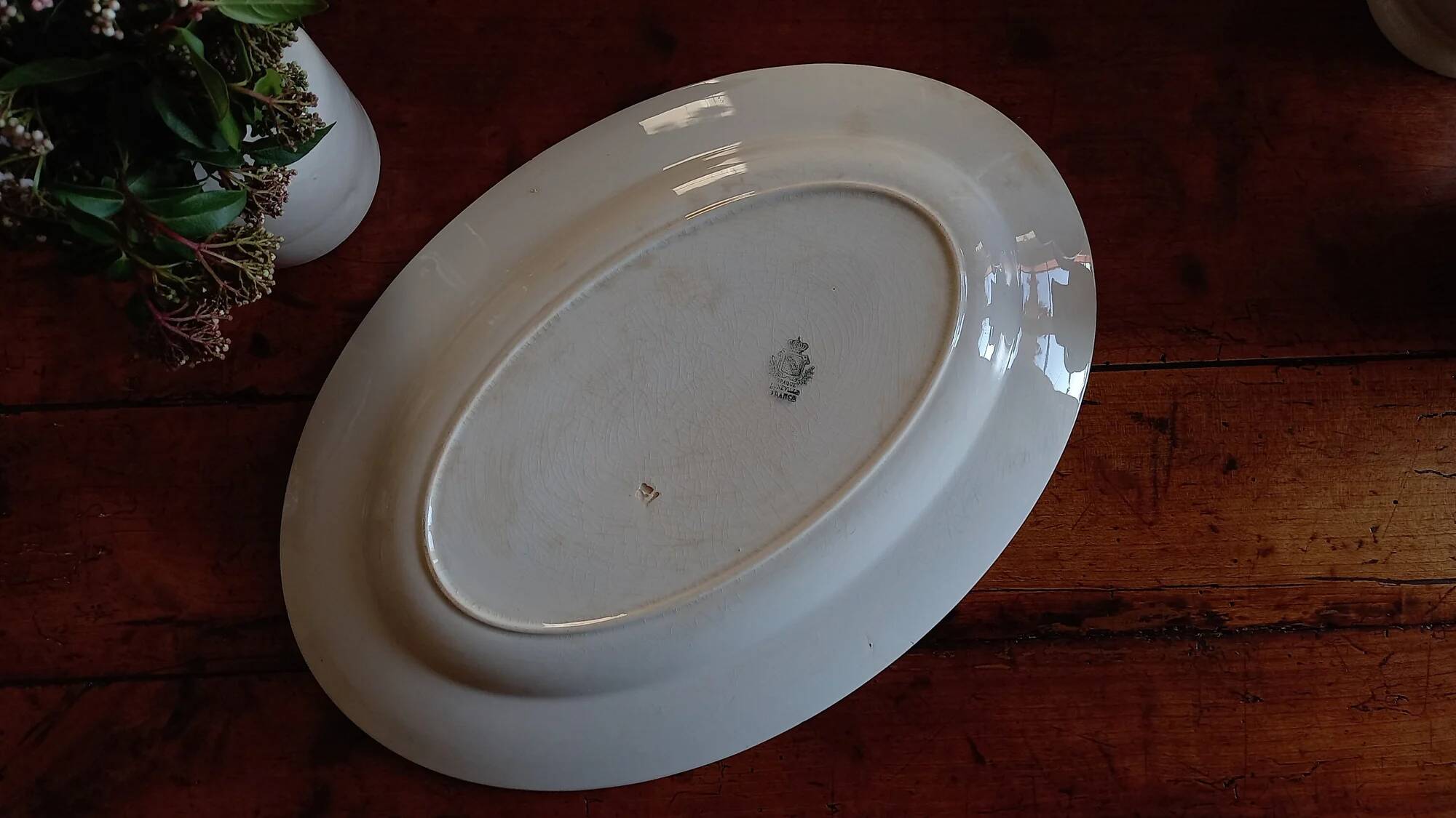 Très grand plat ovale en porcelaine opaque de Lunéville 1880-1900