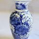 Vase chinois ancien céramique décor de fleurs blanc bleu
