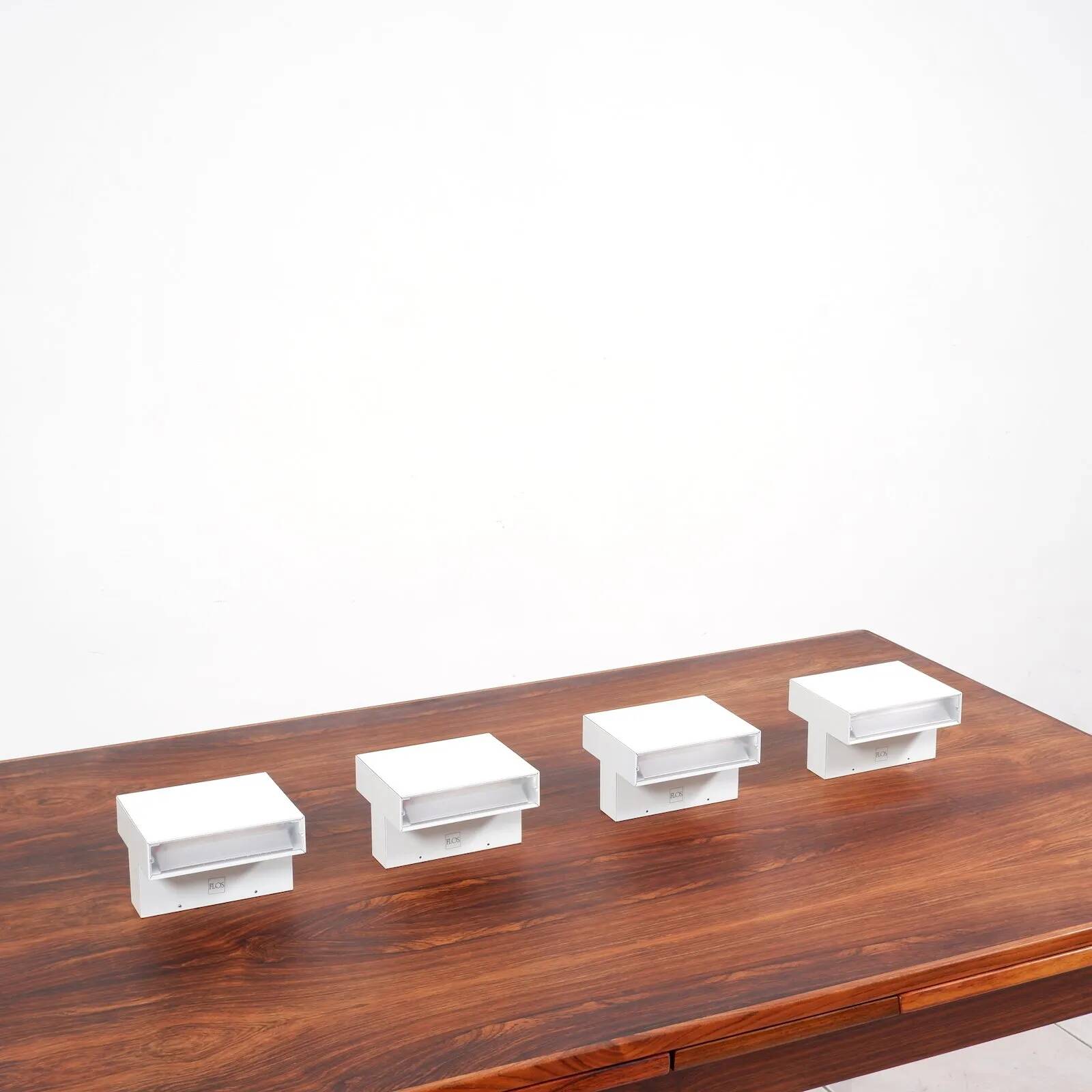 “Tight light” wall lamps by Piero Lissoni for Flos