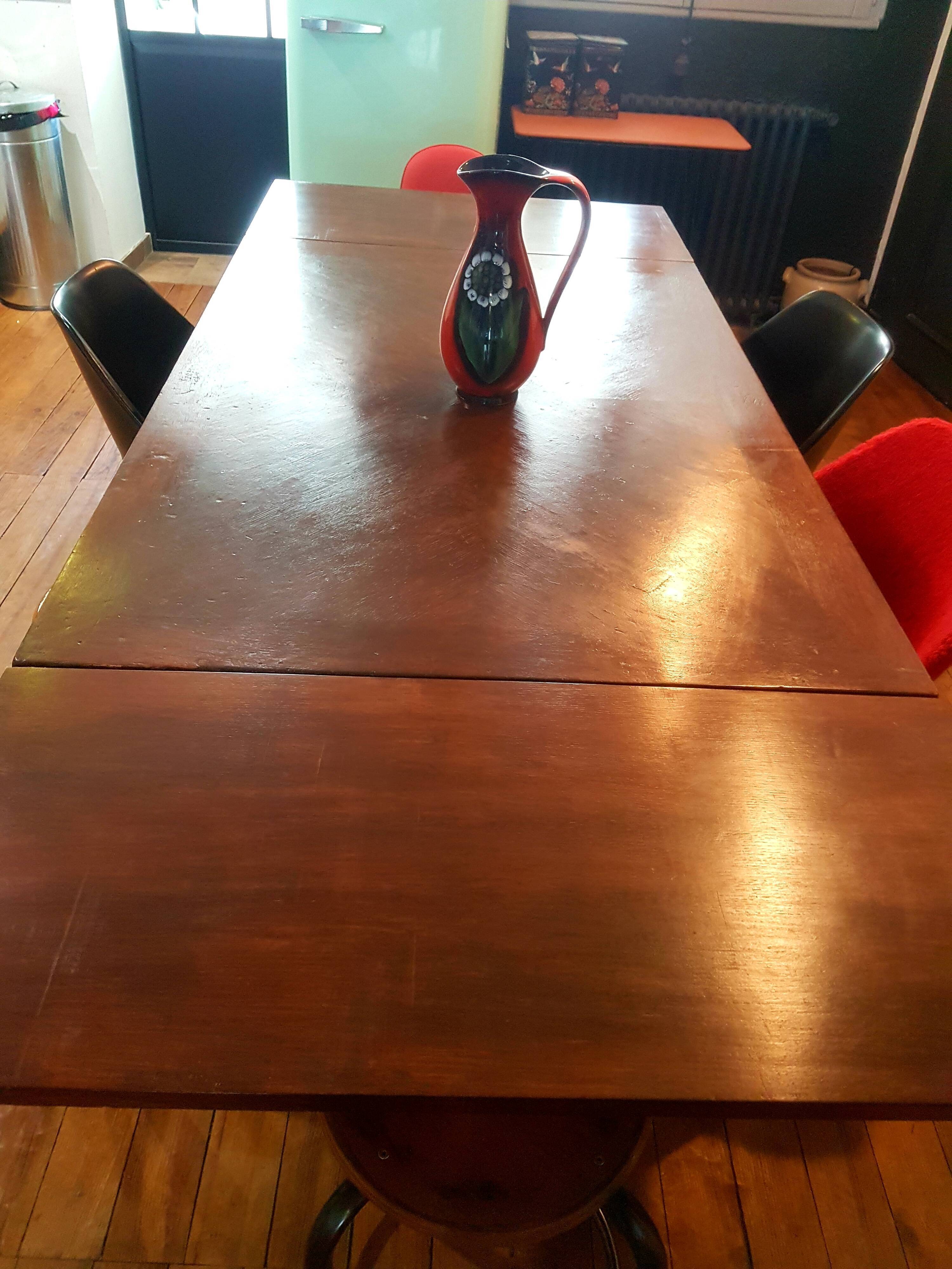 Scandinavian dining table with extensions