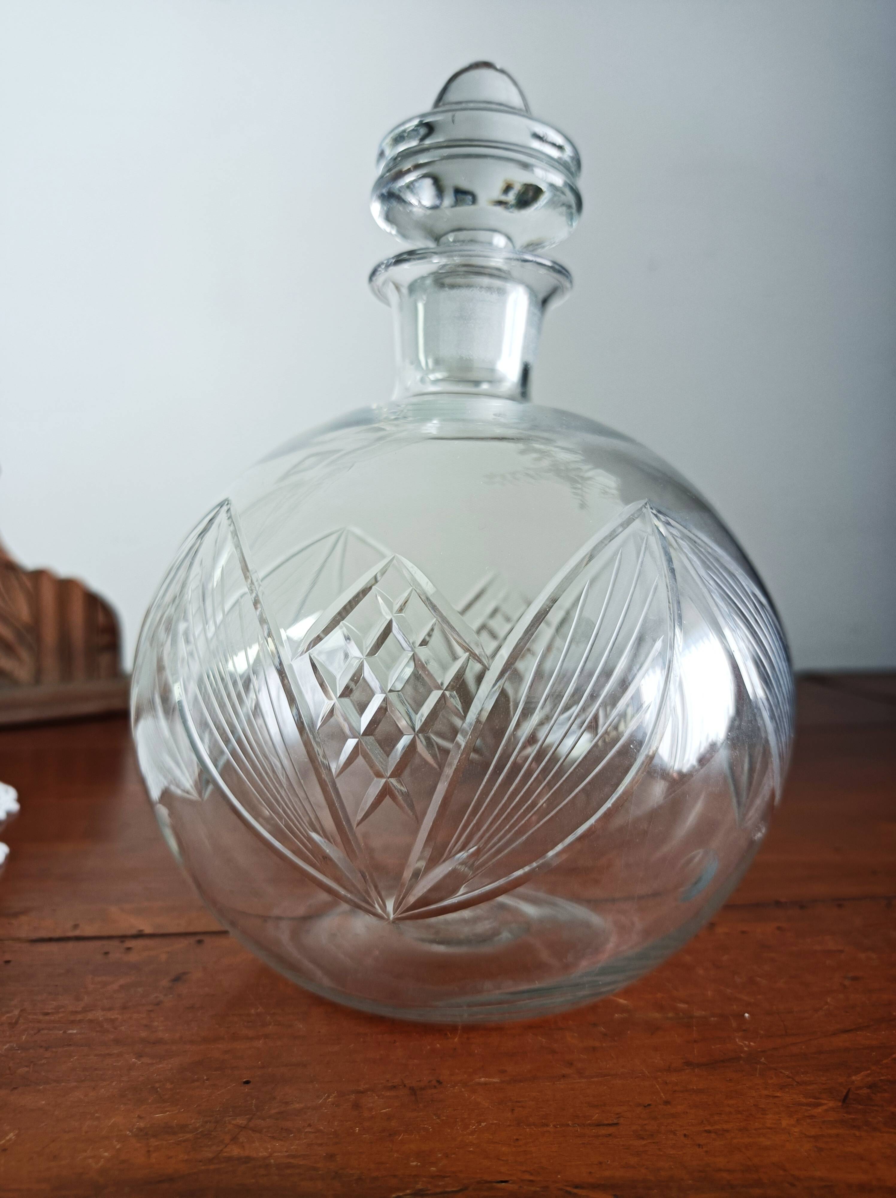 Carafe en verre gravé