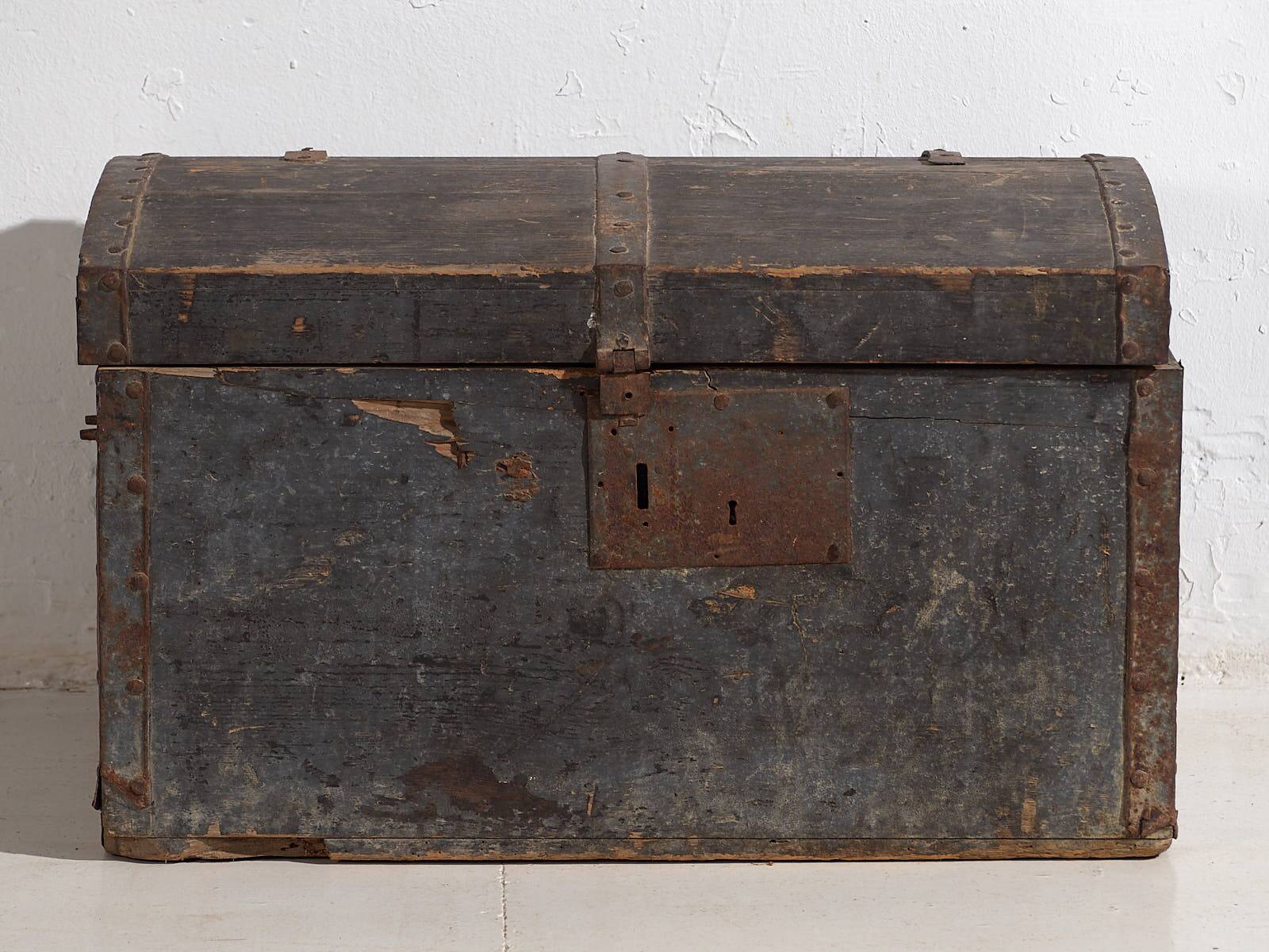 Antique dark toned trunk (circa 1910) #65