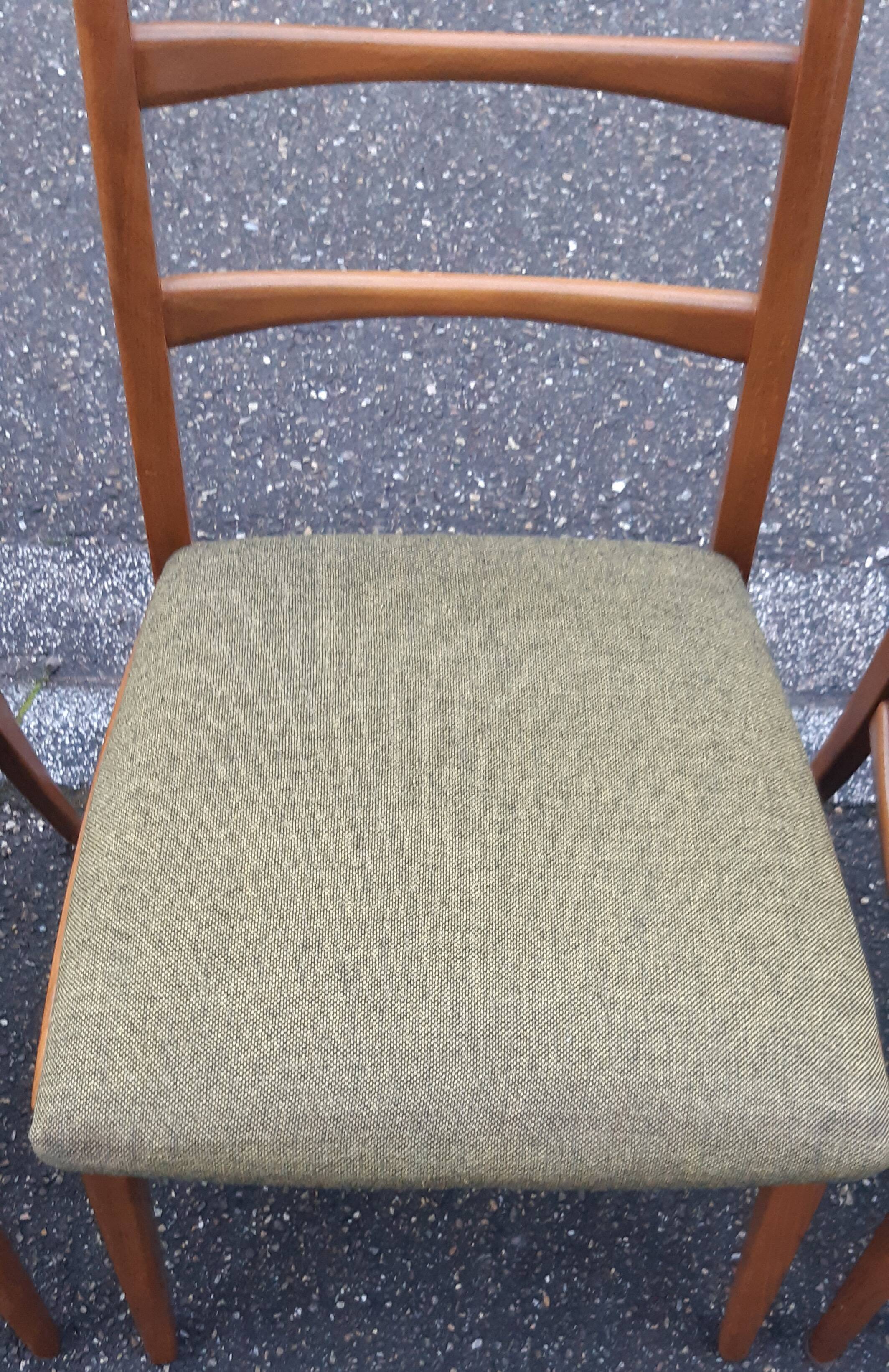 Set of 5 vintage chairs