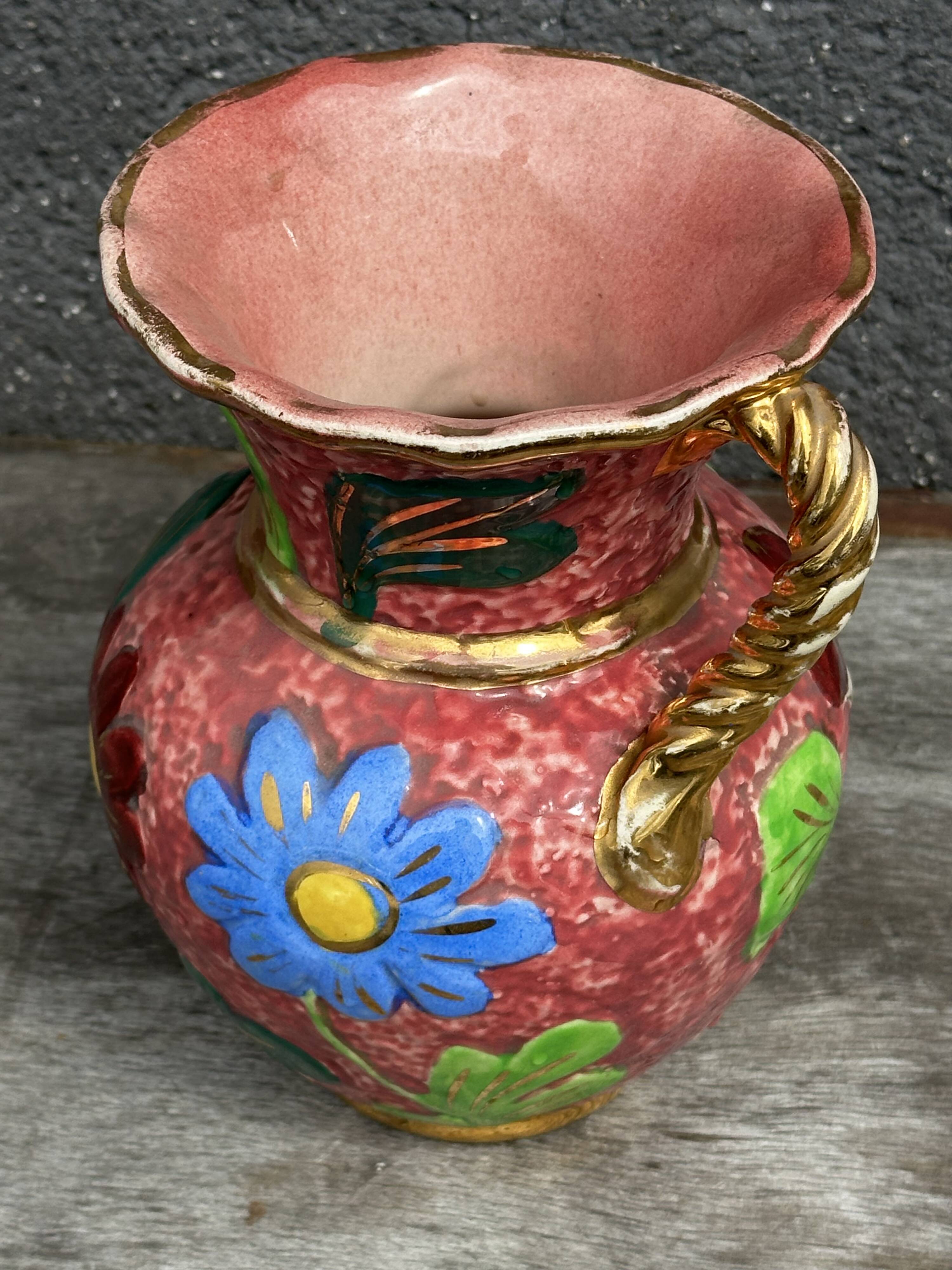 Vase Vallauris rose bonbons décor Floral H 20 cm