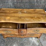 Parisian chest of drawers in walnut Louis XV period with secret drawer, 18th century.