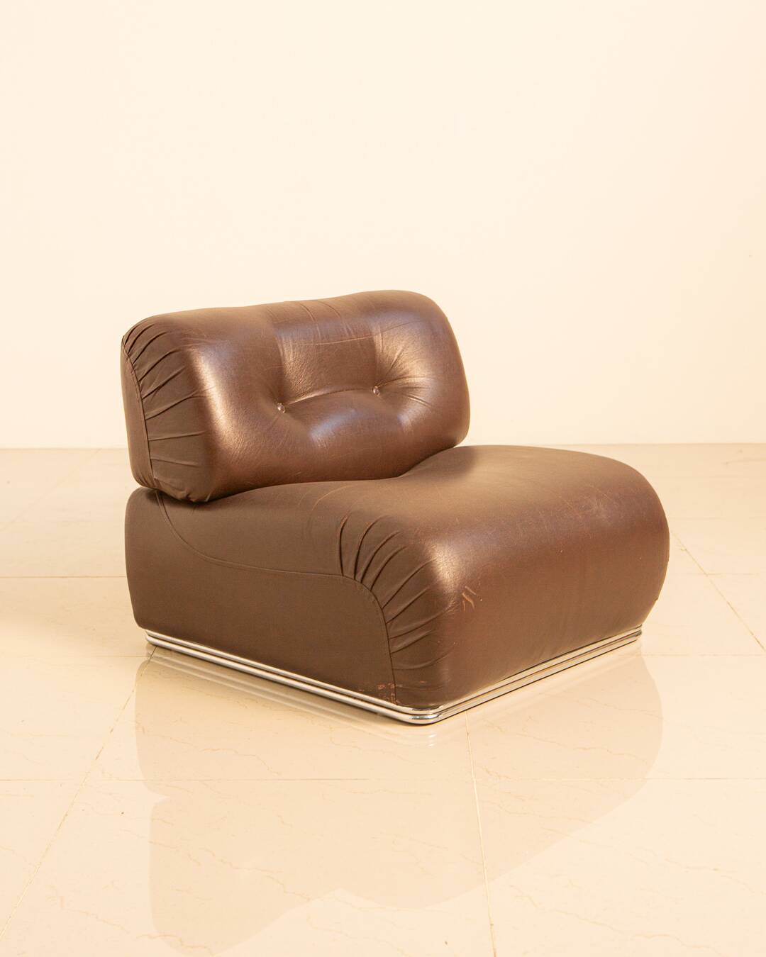 Pair of brown leather low chairs by Europoltrona 70's