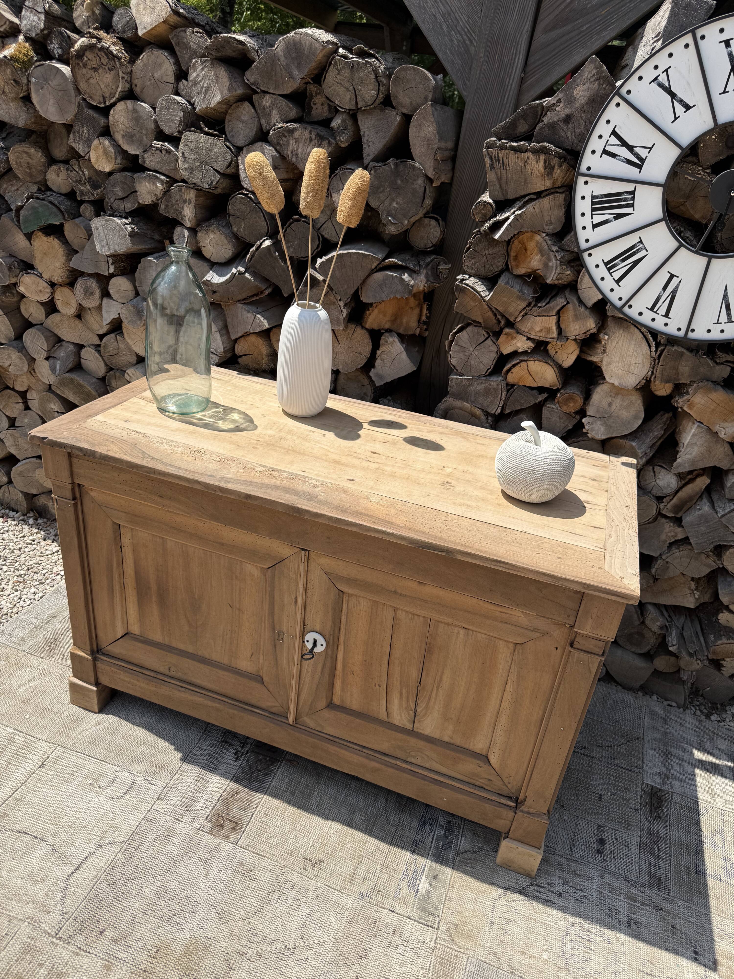 Maie ancienne rénovée / Buffet massif