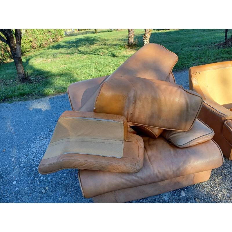 Paire de fauteuils vintage en skaï marron clair