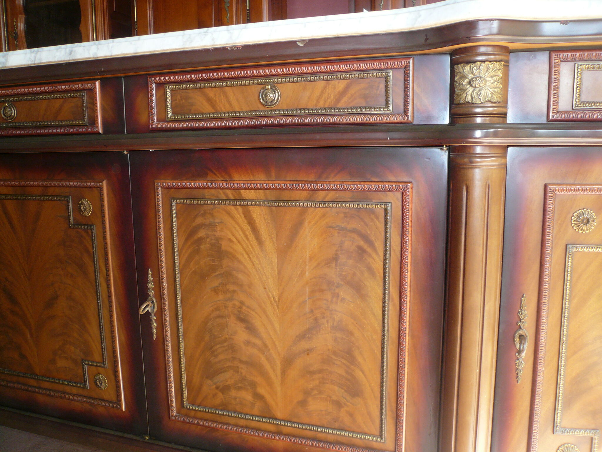 Sideboard style Louis XVI