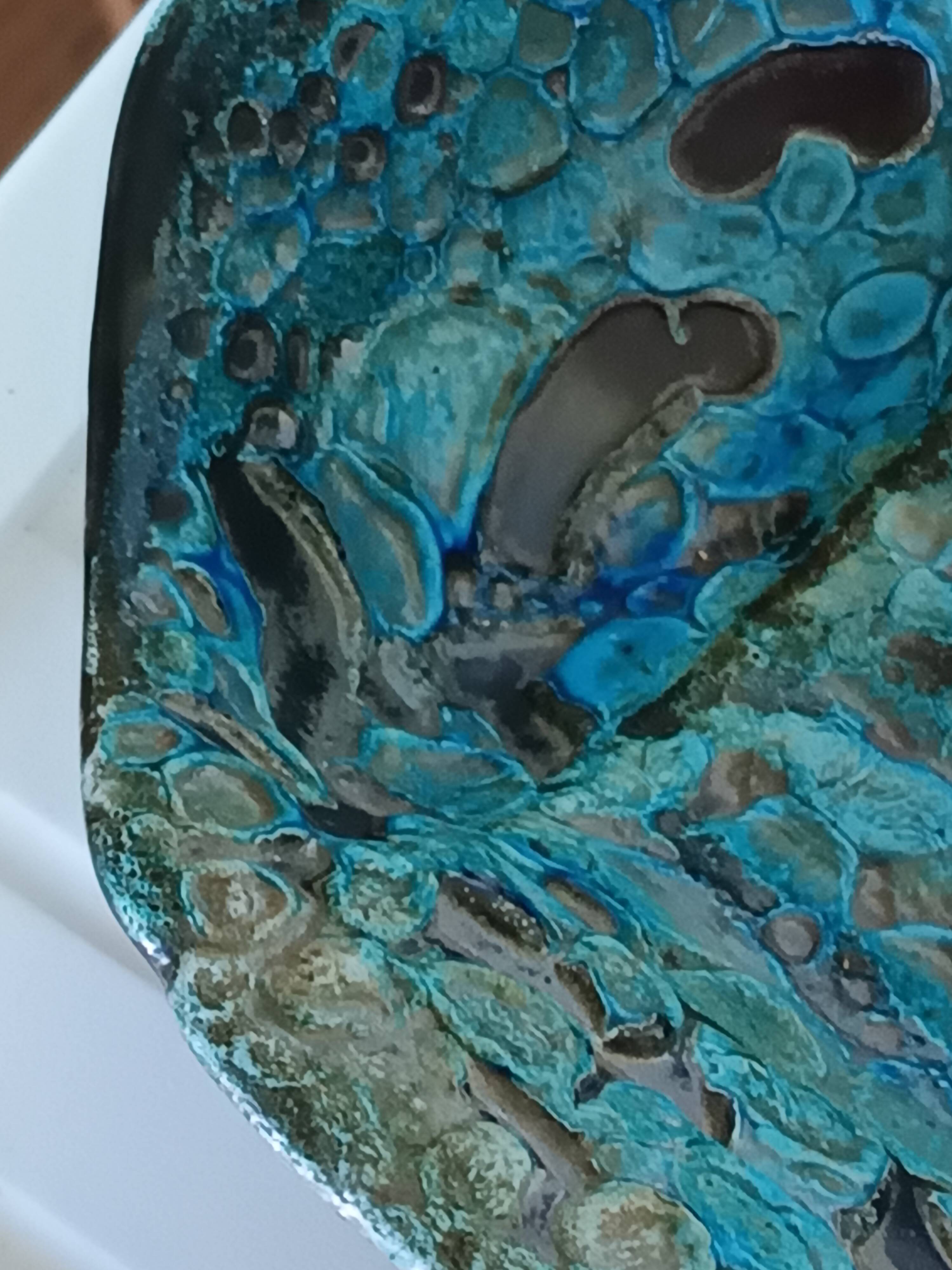 Grand plat vintage en céramique à émaux bleus “glacier”, années 60-70