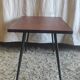 Table basse moderniste en métal et bois - mid. XXeme
