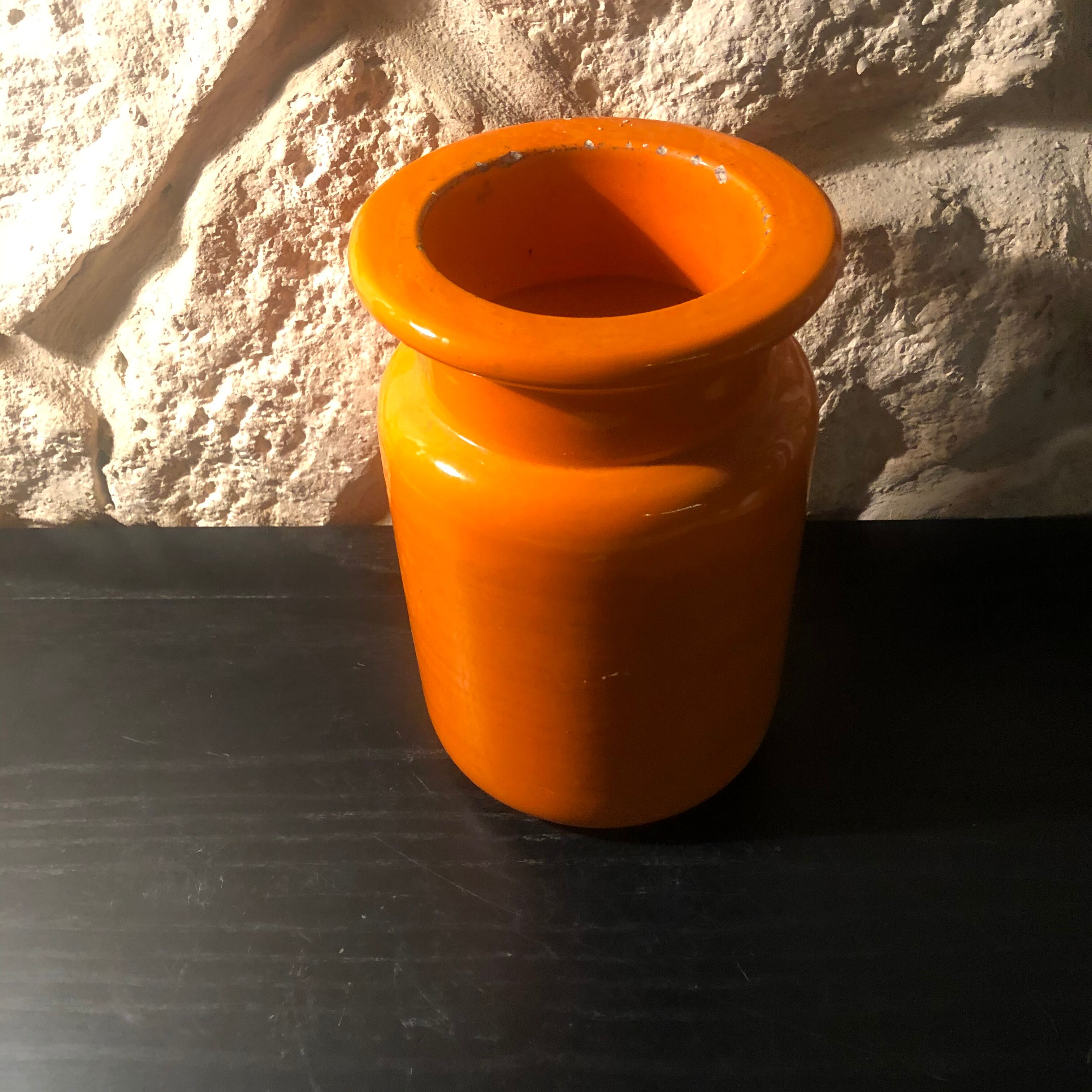 Pot in ceramic