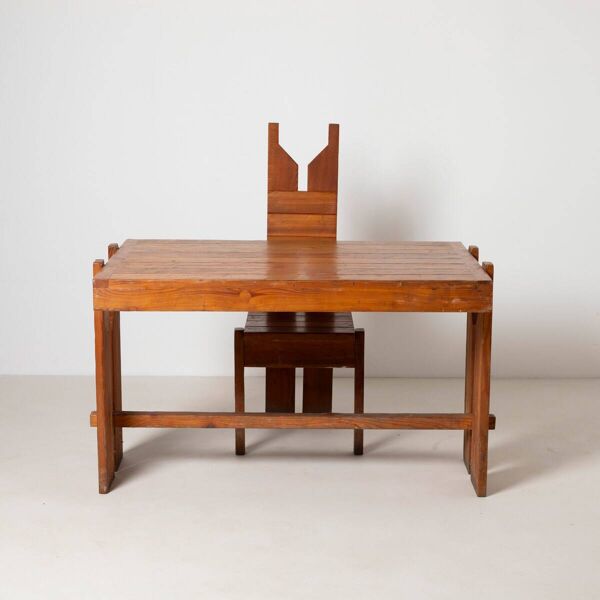 Table à manger brutaliste unique de l'ancienne Tchécoslovaquie, en bois de pin des années 1970.