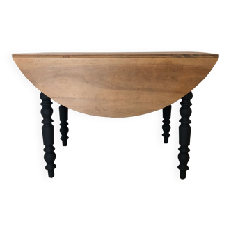 Vintage dining table with lids
