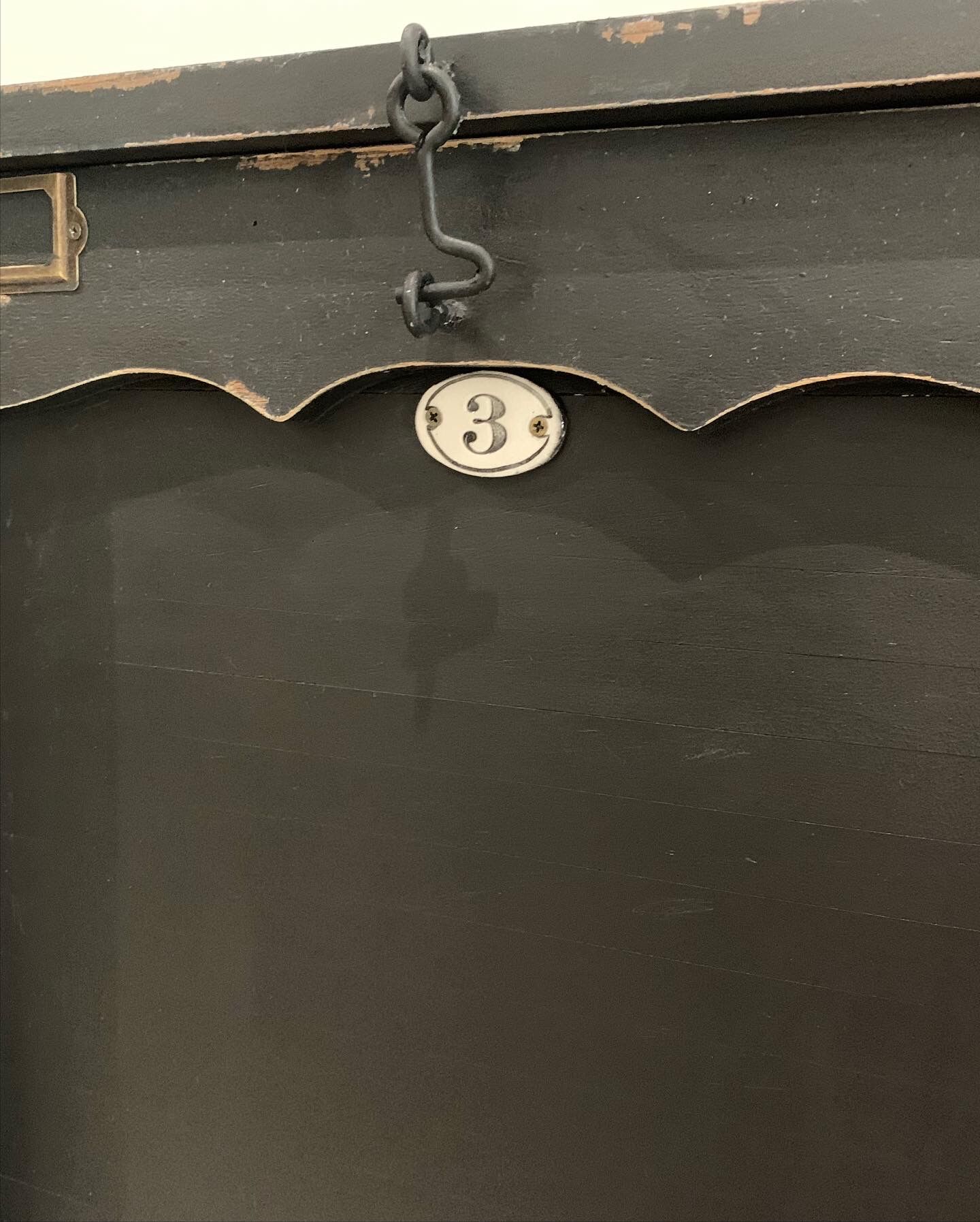 Curtain binder cabinet