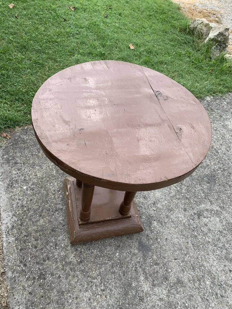 1930s Art Deco round side table in painted brown wood — column leg base