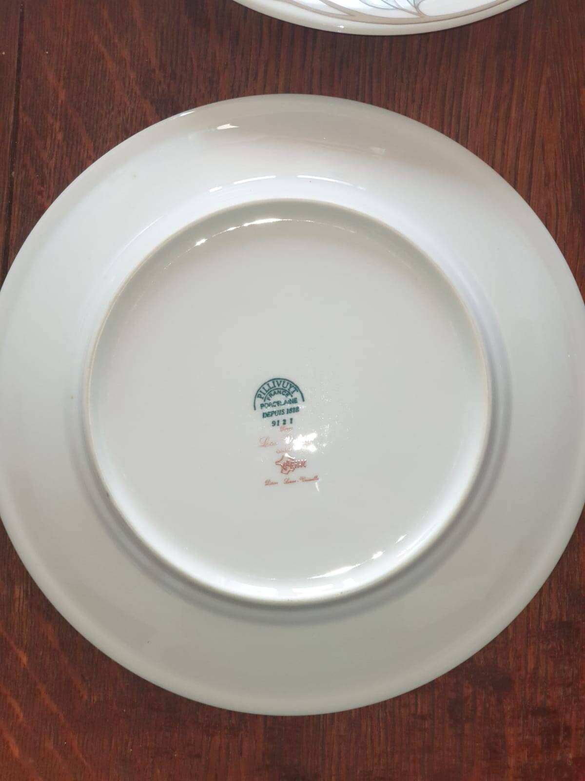 11 assiettes plates pillivuyt