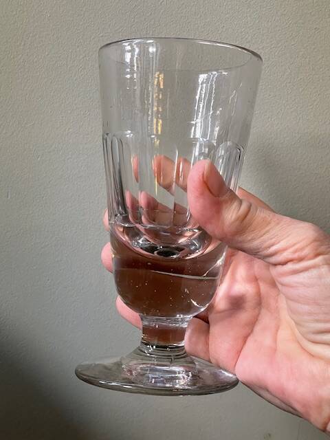 verre ancien à absinthe taillé à 12 pans