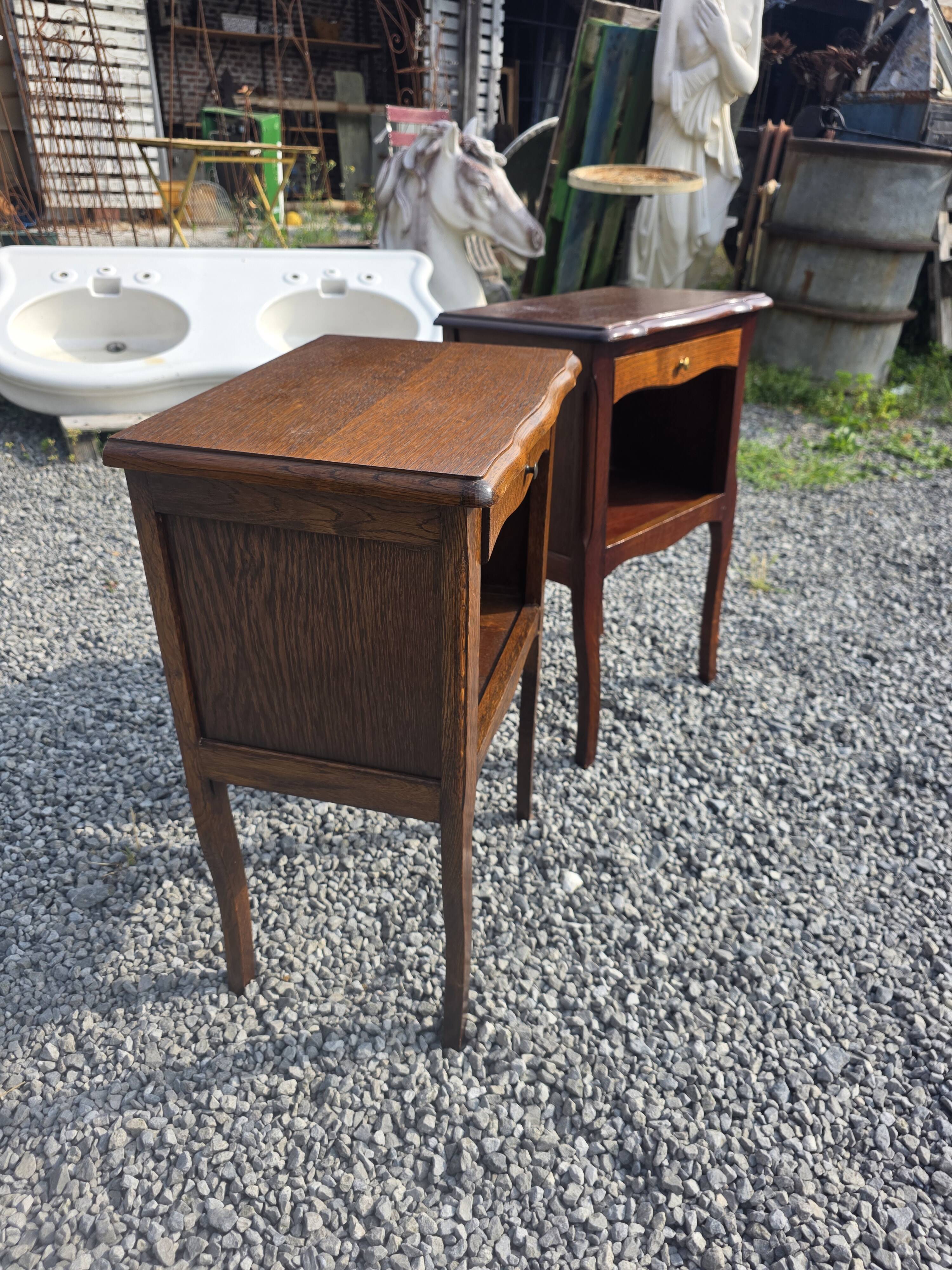 Paire de table de chevet style Louis XV en chêne