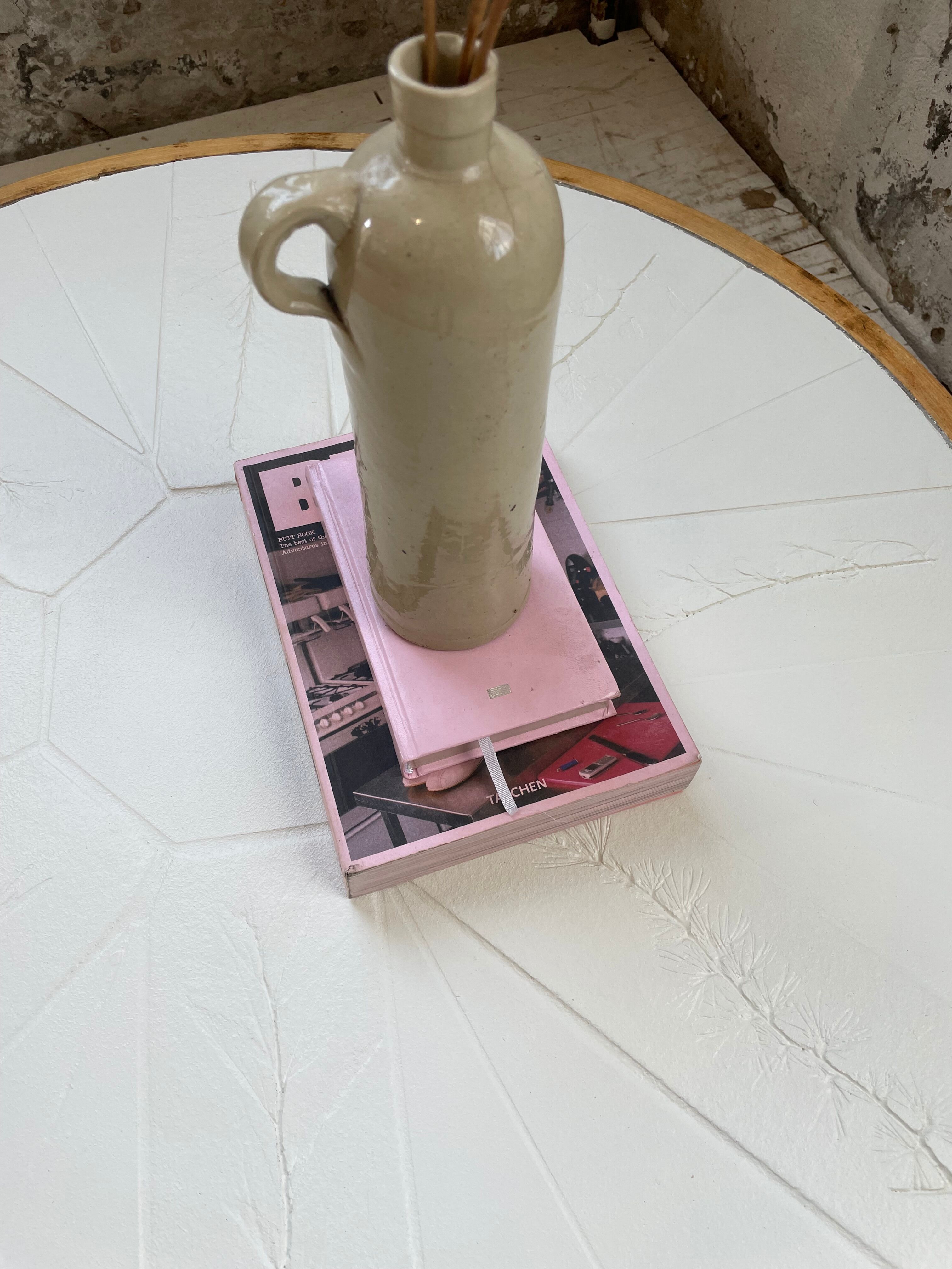 Round coffee table white ceramic and wood