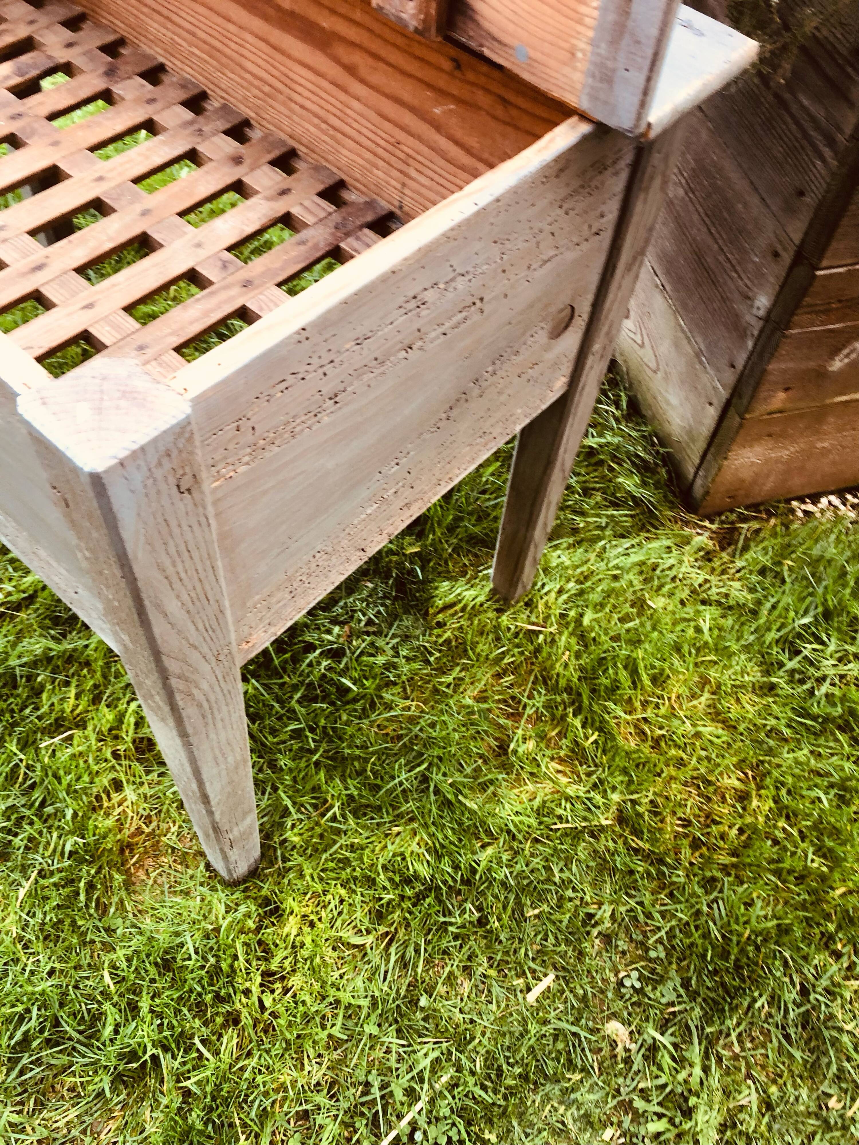 Wooden companion drainer with patina