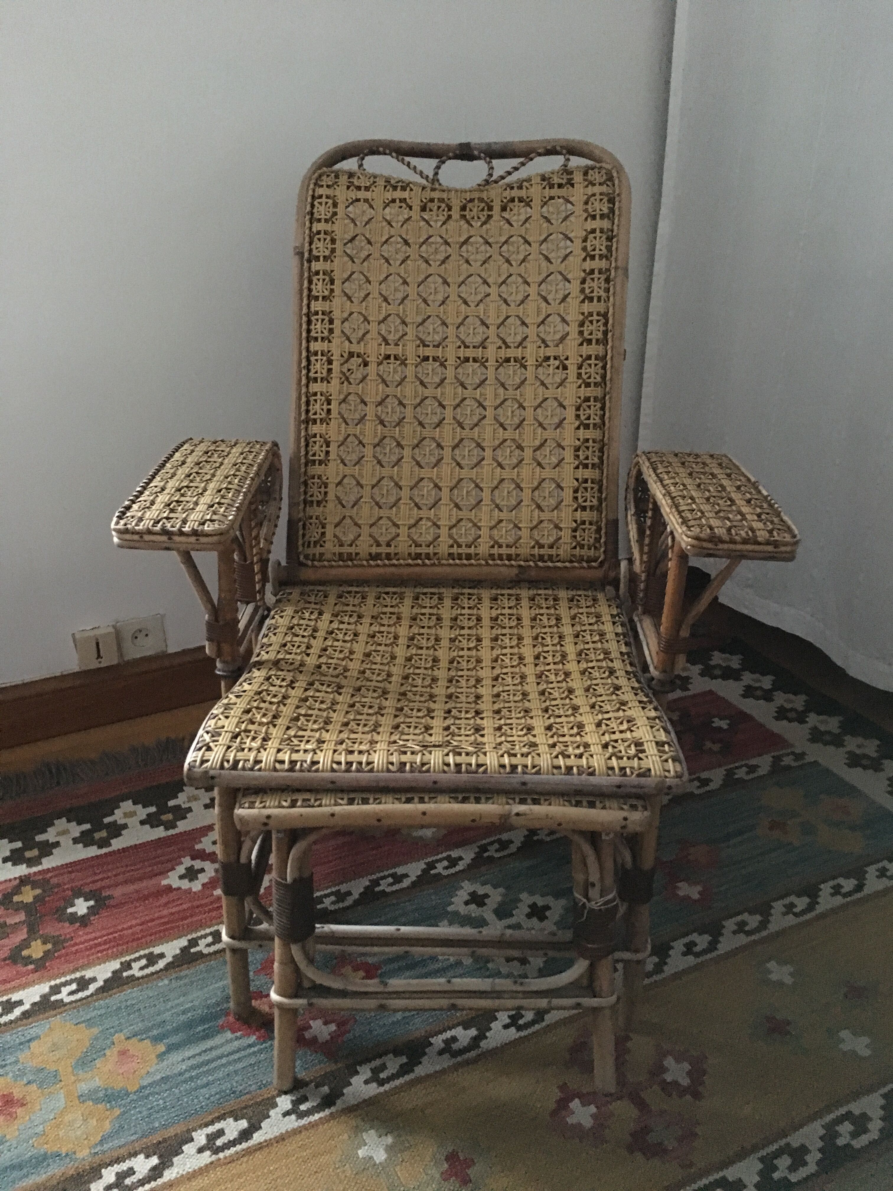 1920/1930 braided rattan Lounge Chair