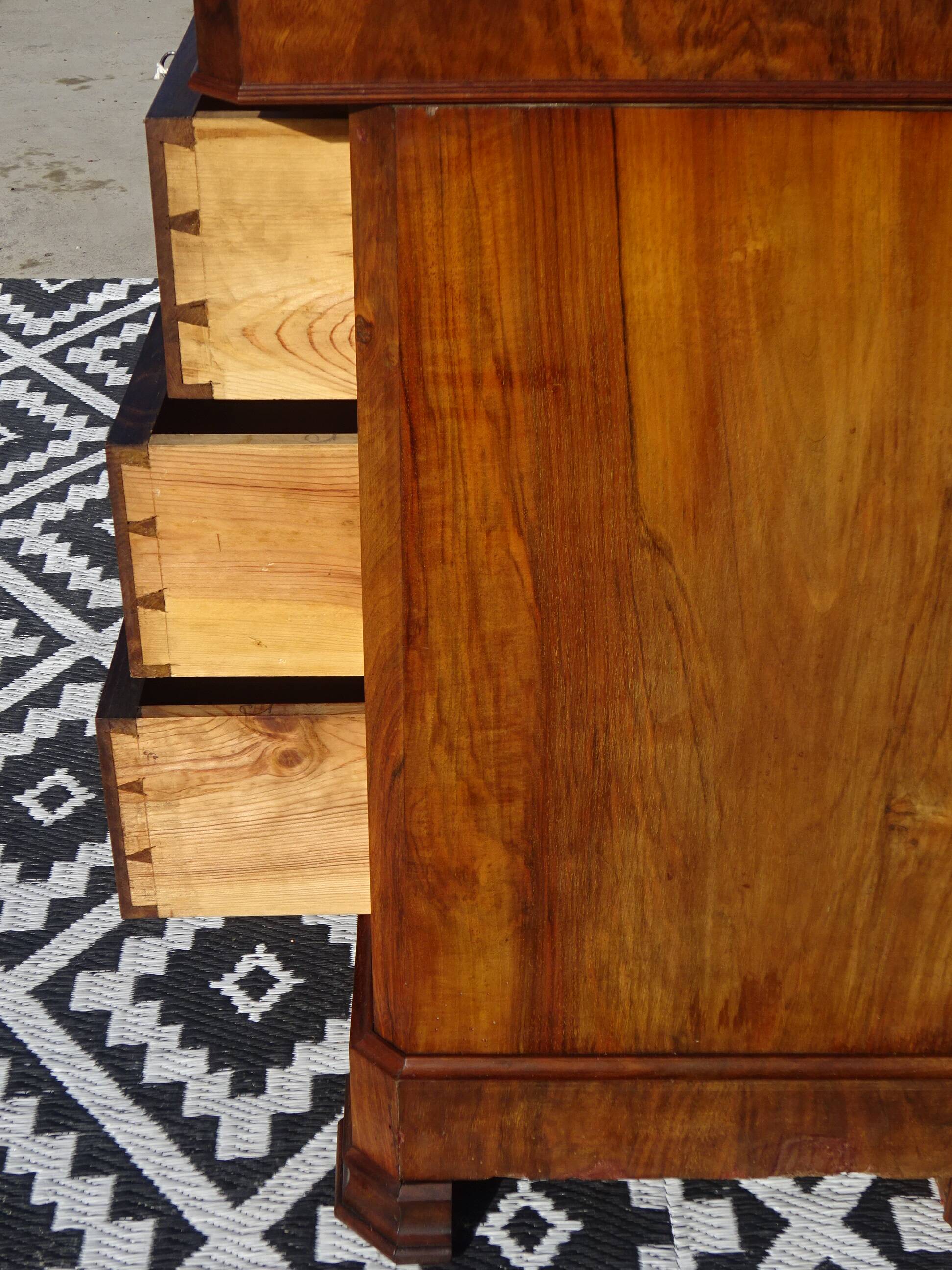 Commode coiffeuse, système en chemin de fer