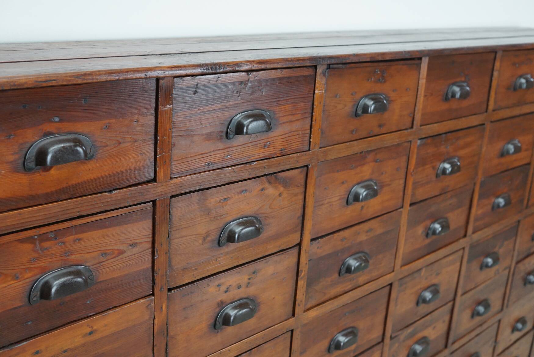 Cabinet d'Apothicaire Antique en Pin, France, Début du 20ème Siècle