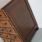 Meuble d'apothicaire en chêne hollandais, début du XXe siècle